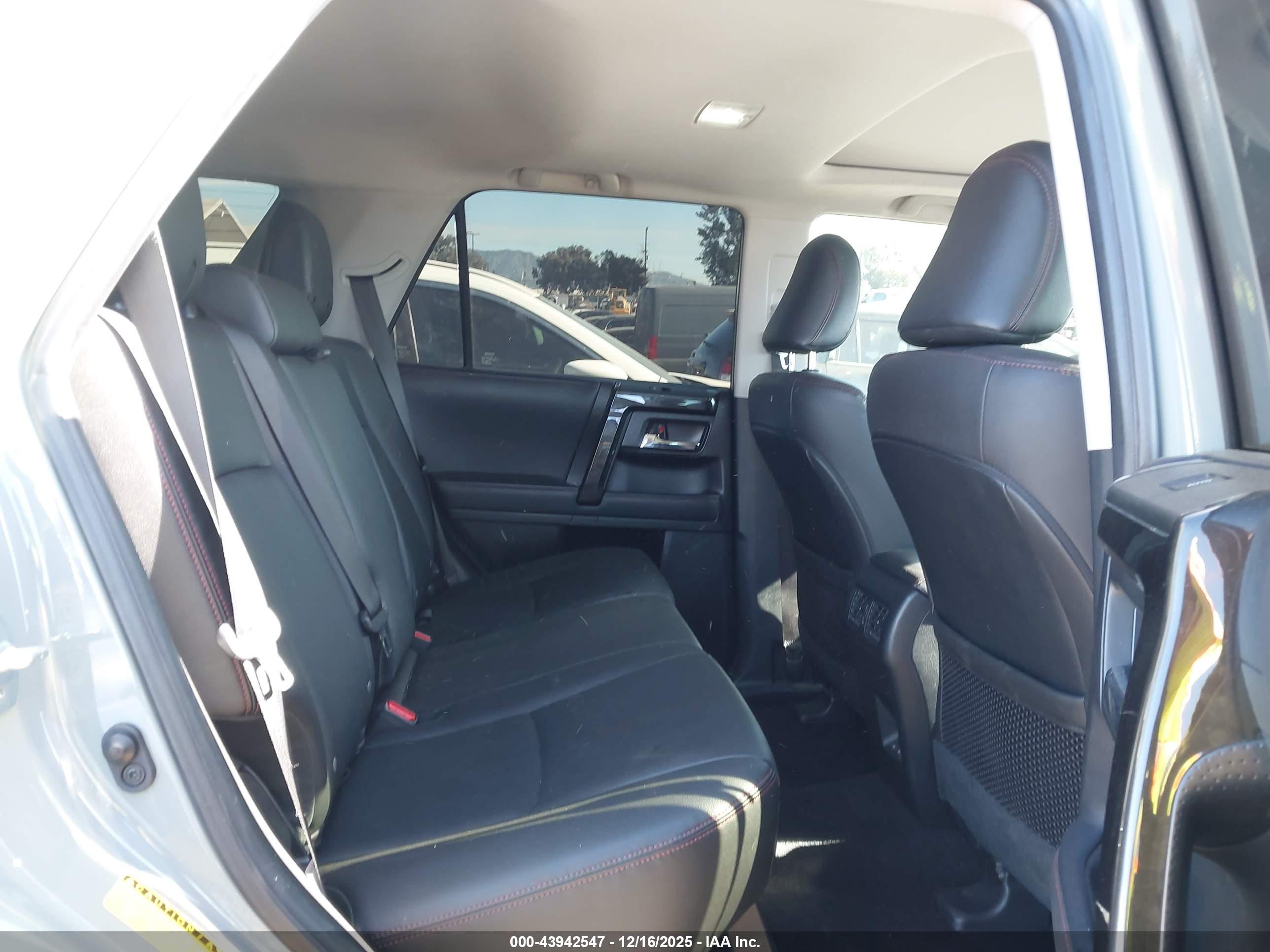 TOYOTA 4RUNNER image 8