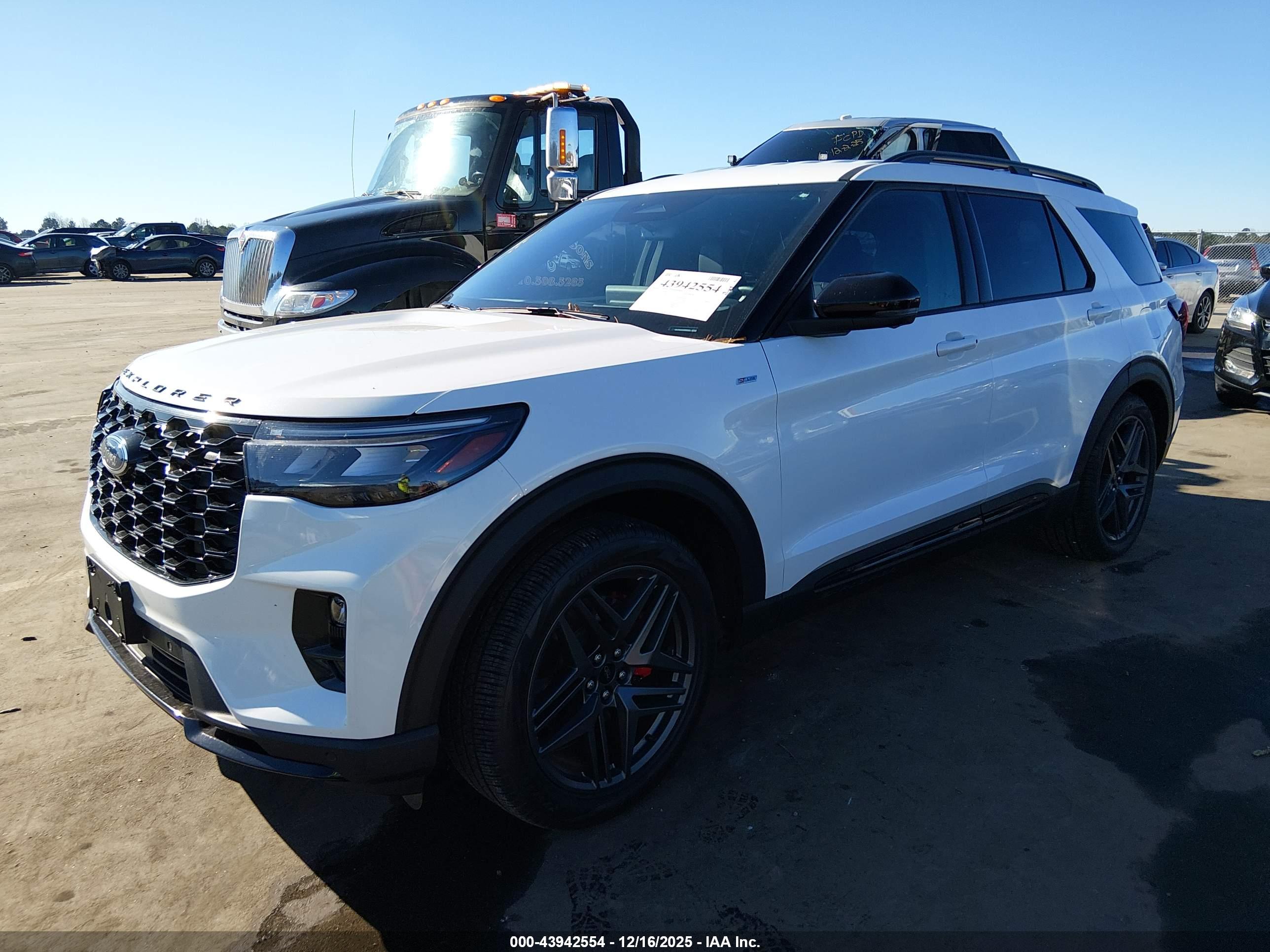 FORD EXPLORER image 2