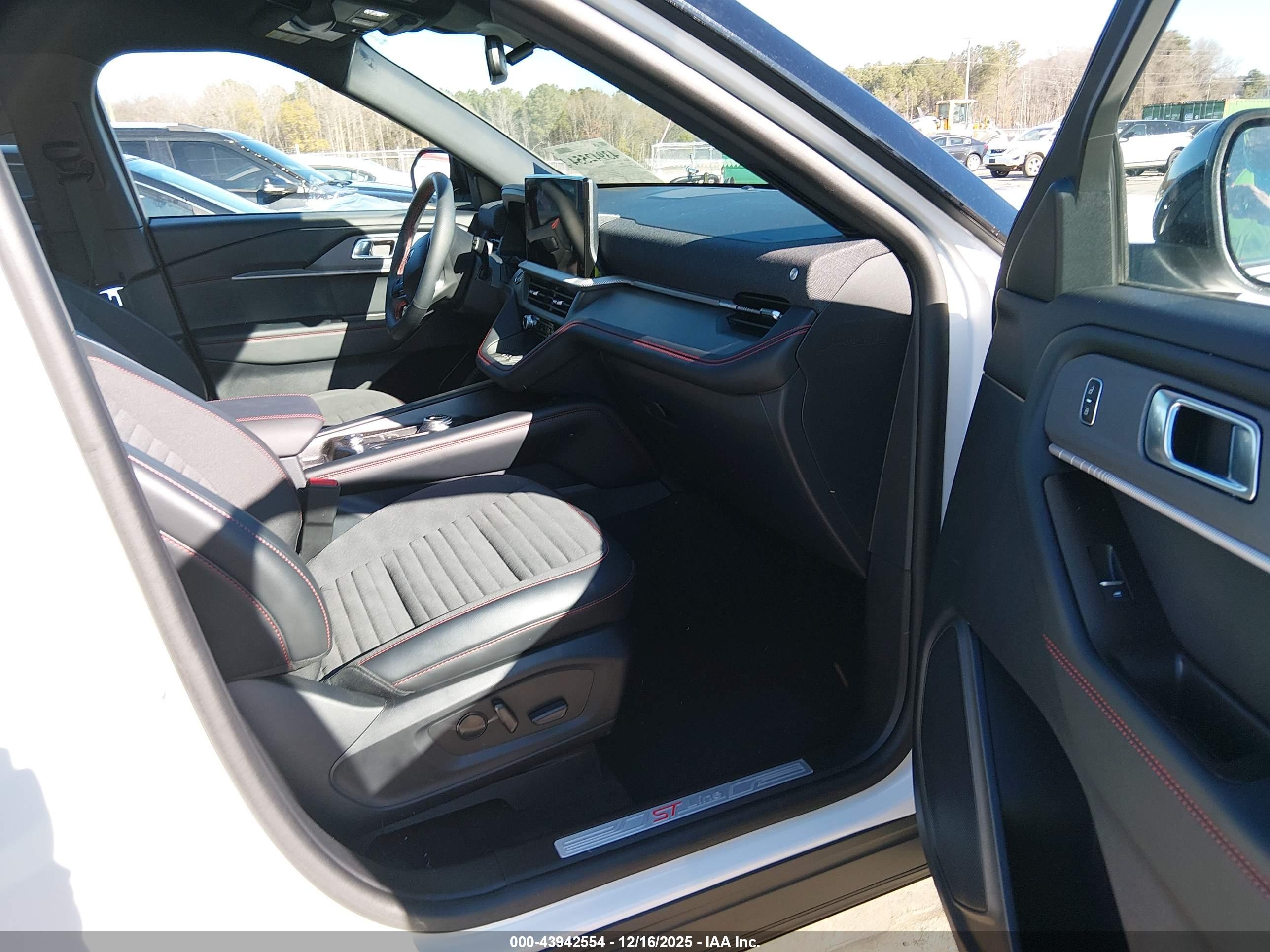 FORD EXPLORER image 5