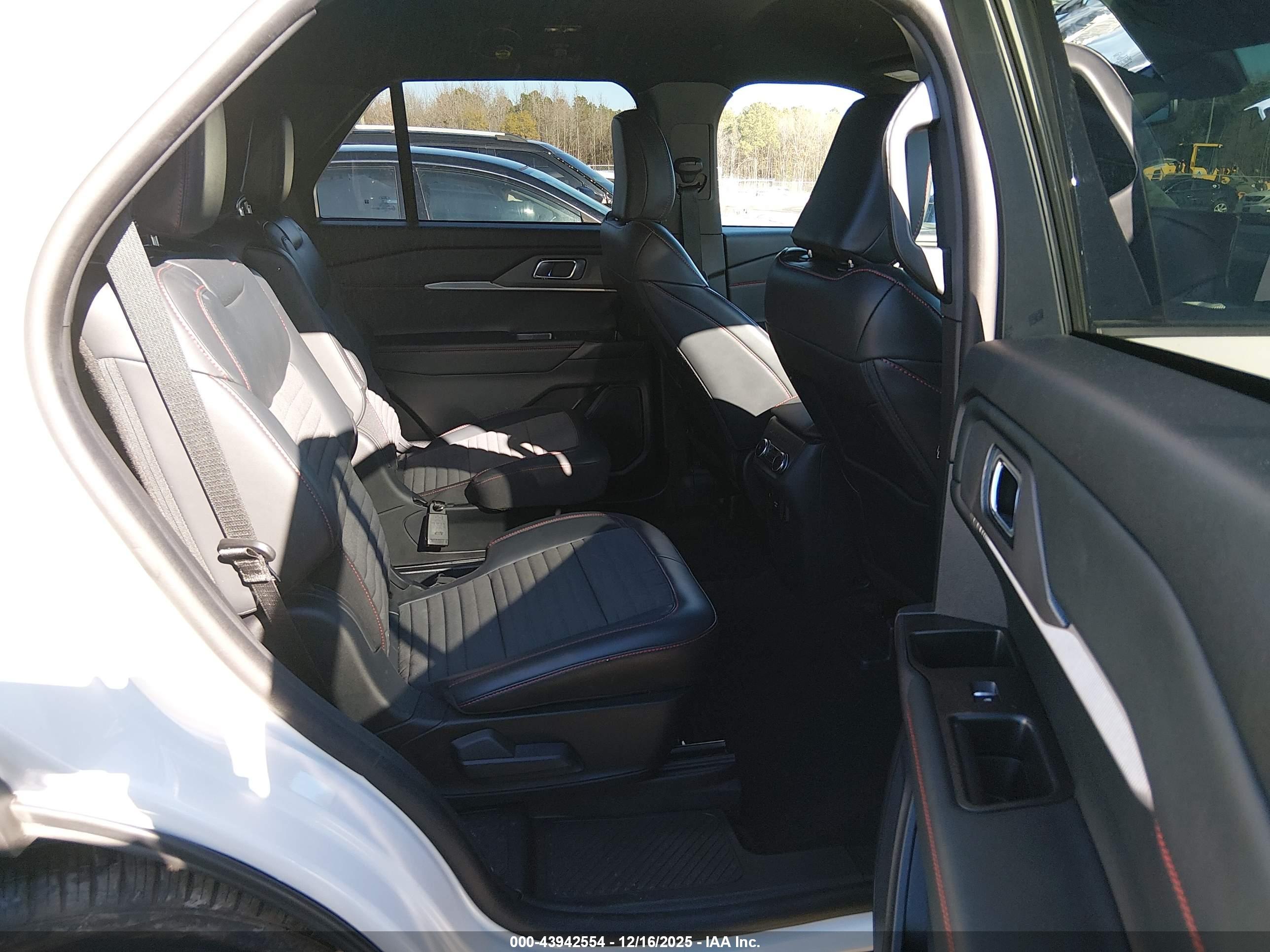 FORD EXPLORER image 8