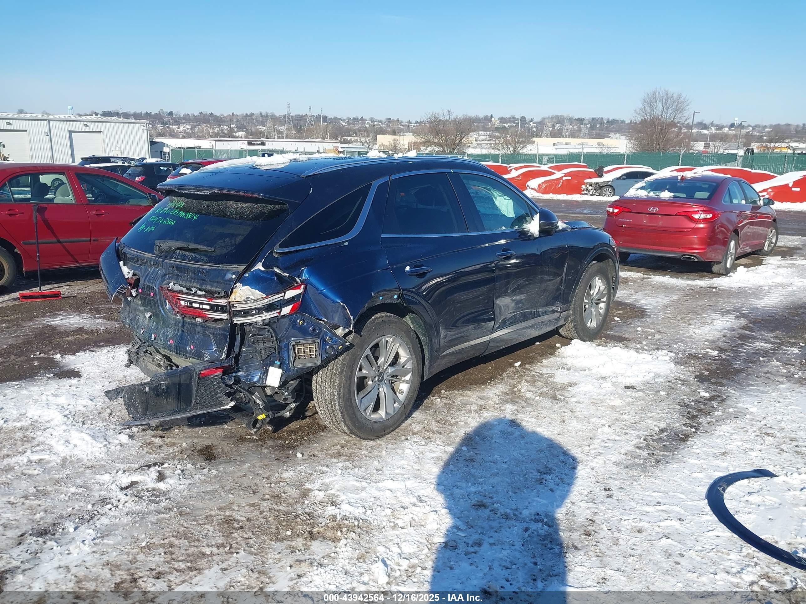 GENESIS GV70 image 4