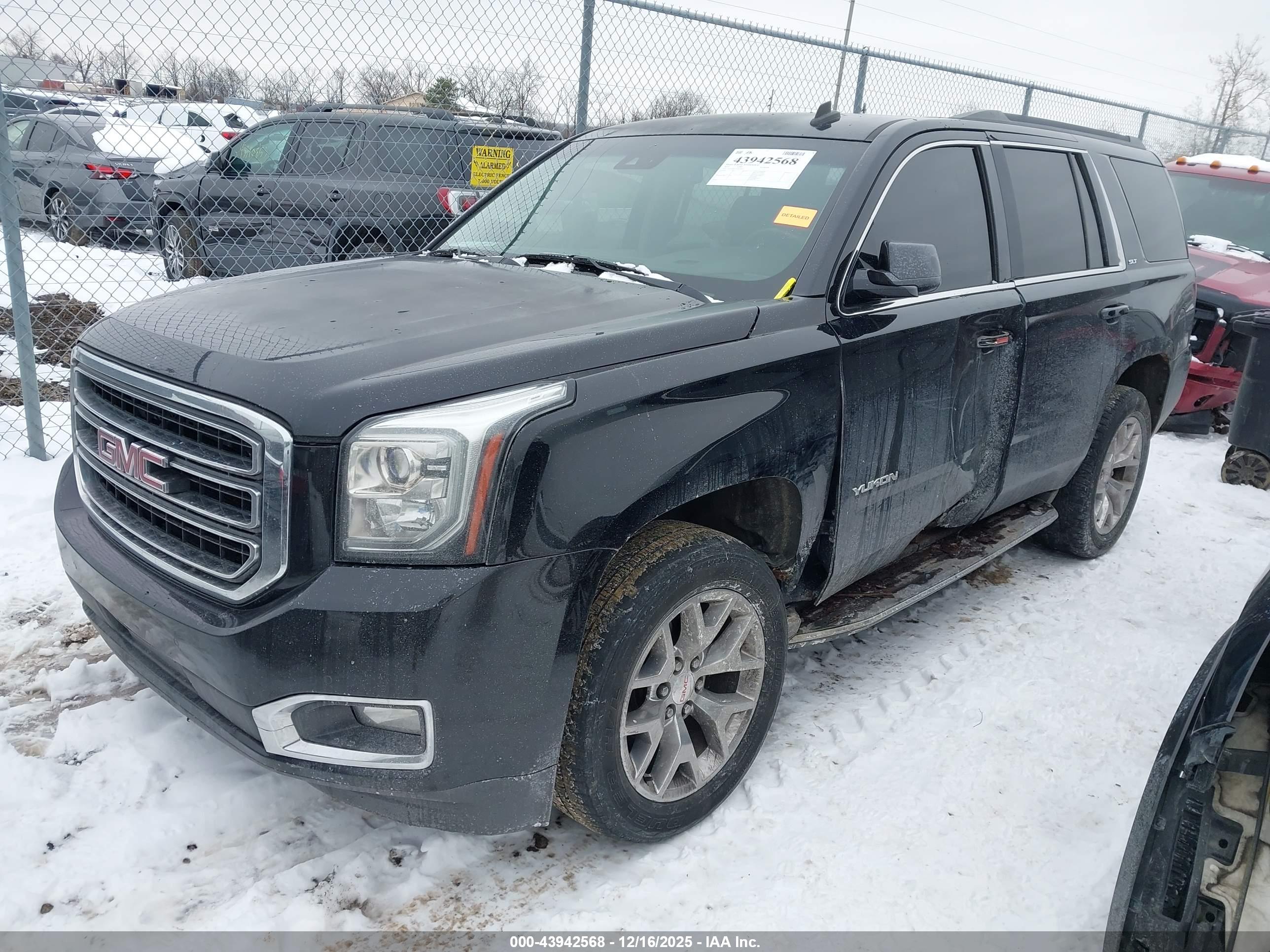 GMC YUKON image 2