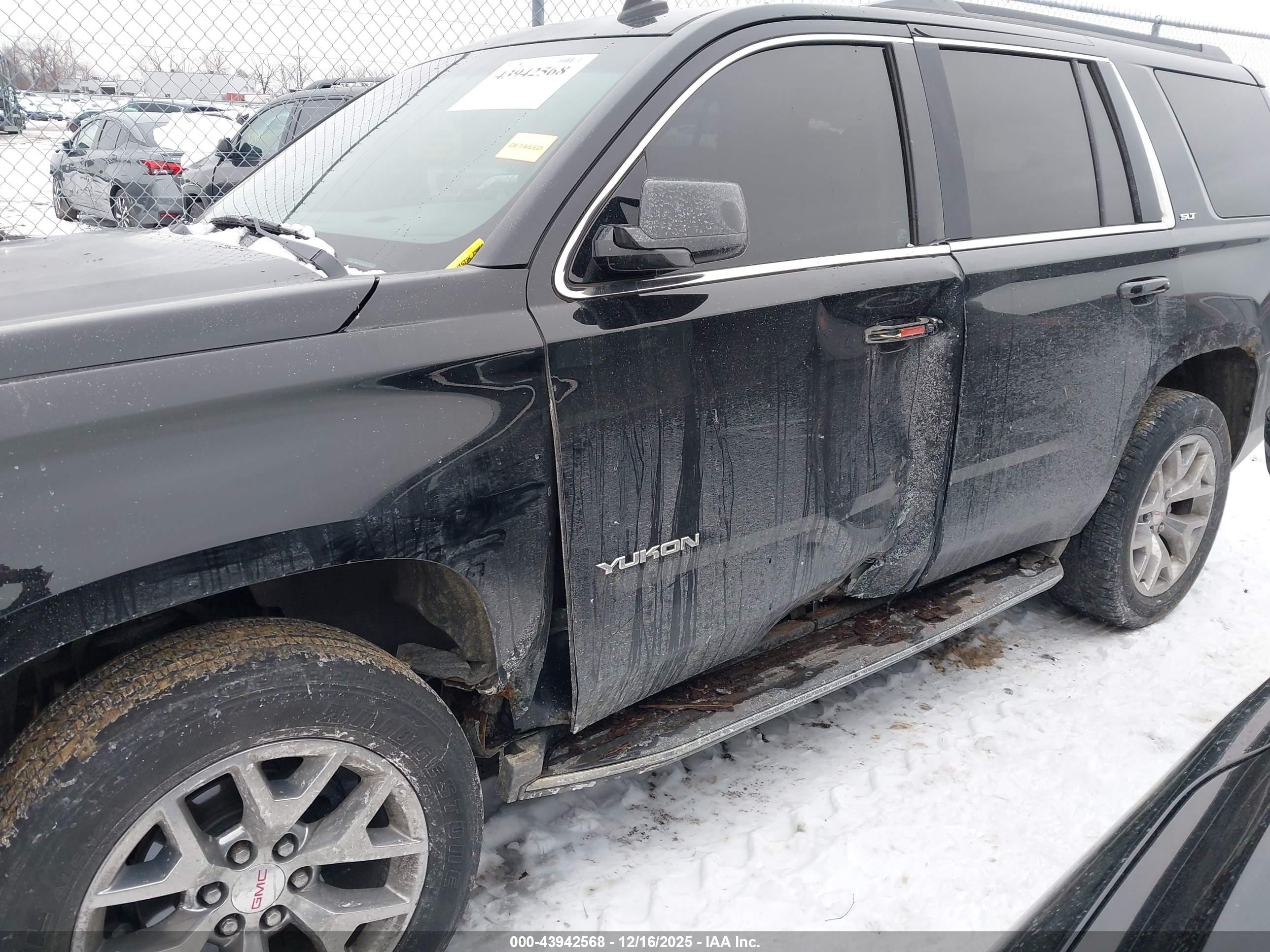 GMC YUKON image 6
