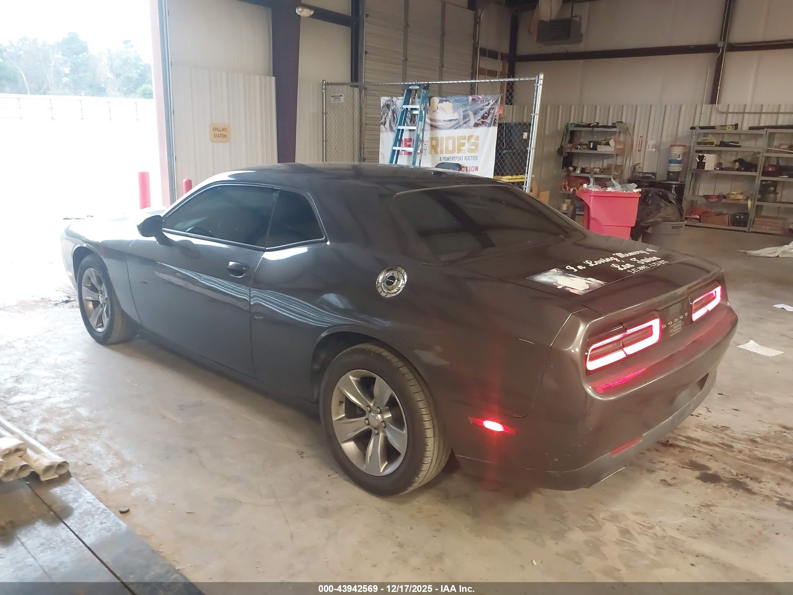 DODGE CHALLENGER image 3