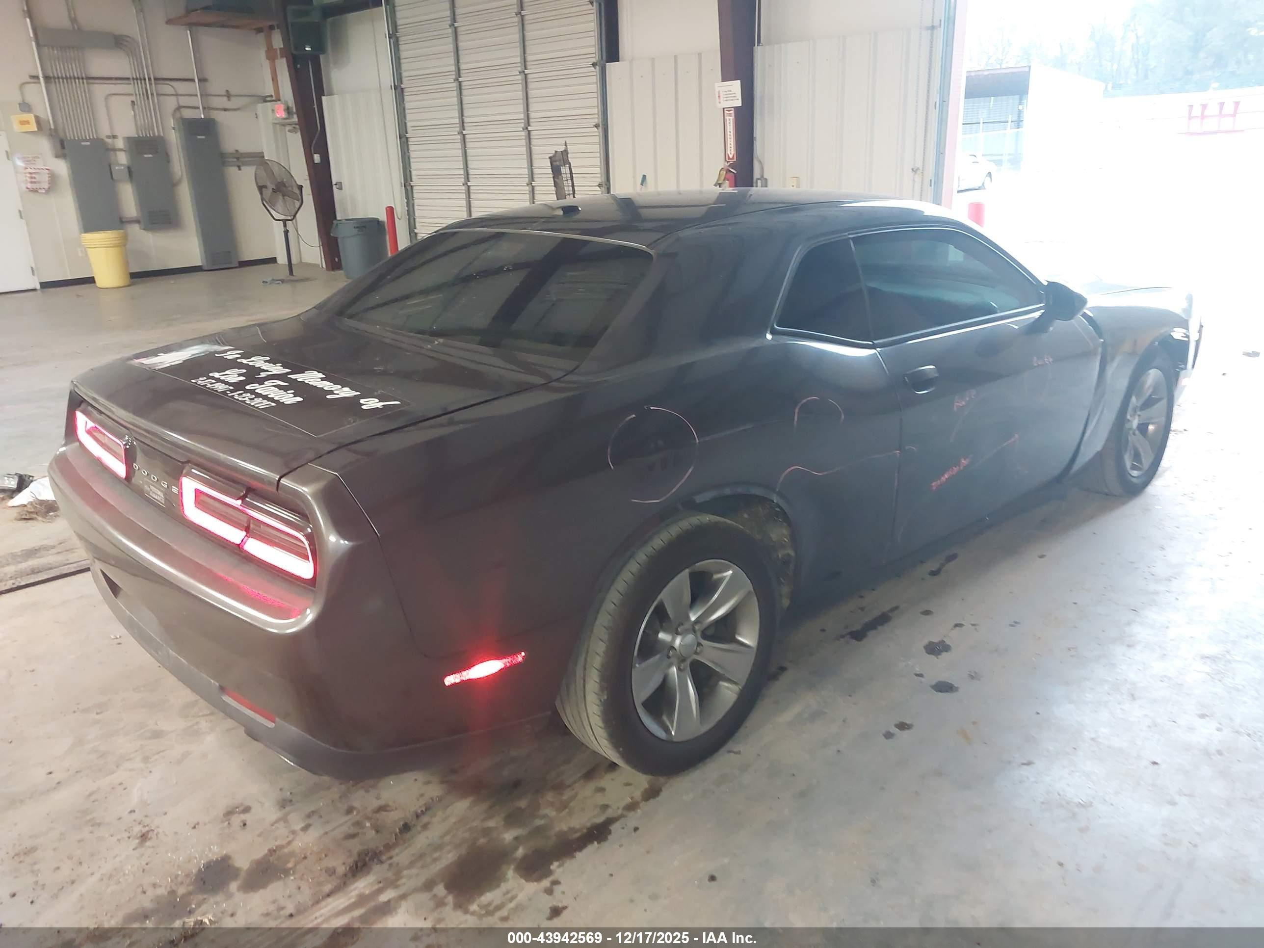 DODGE CHALLENGER image 4