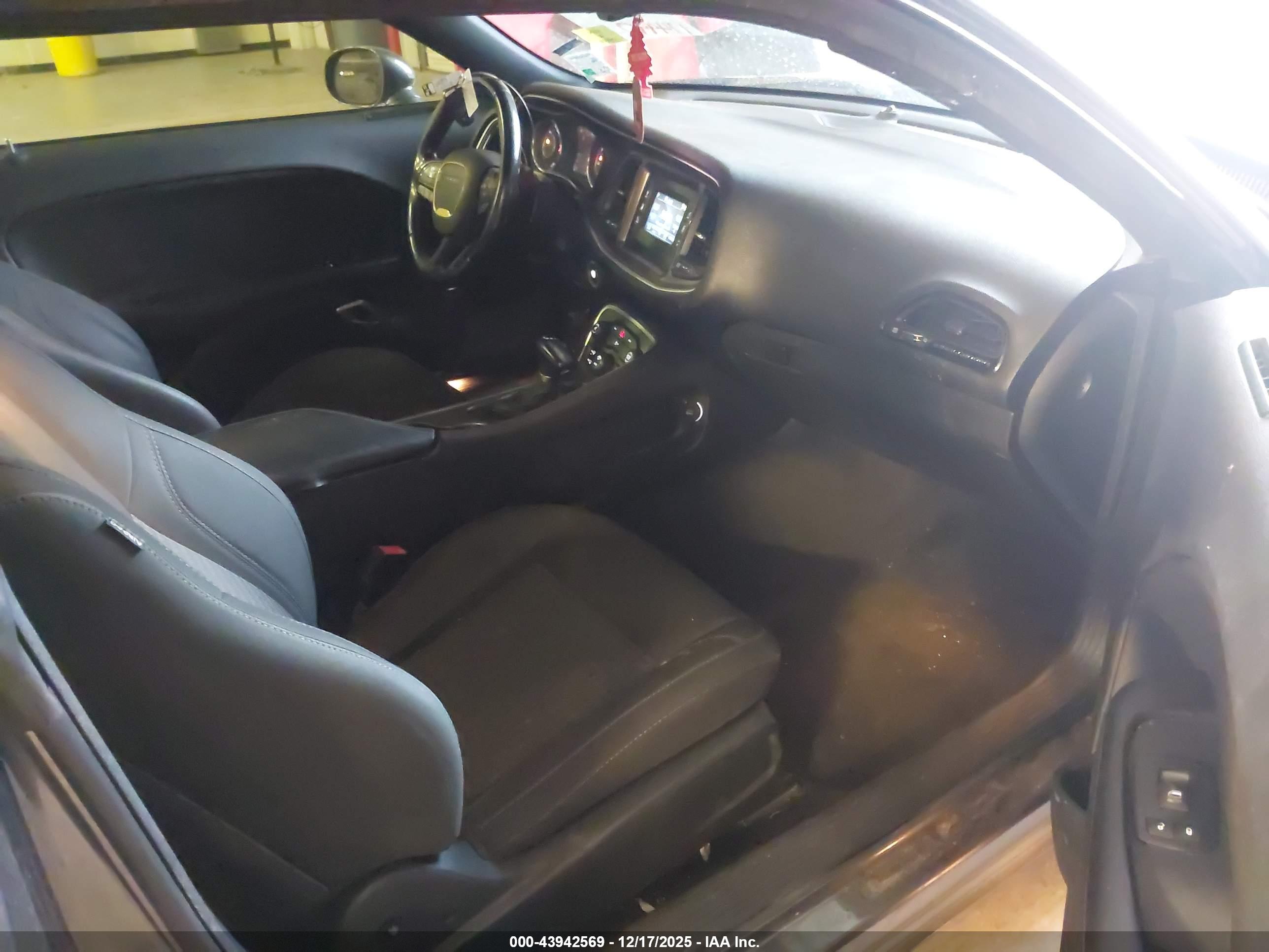 DODGE CHALLENGER image 5