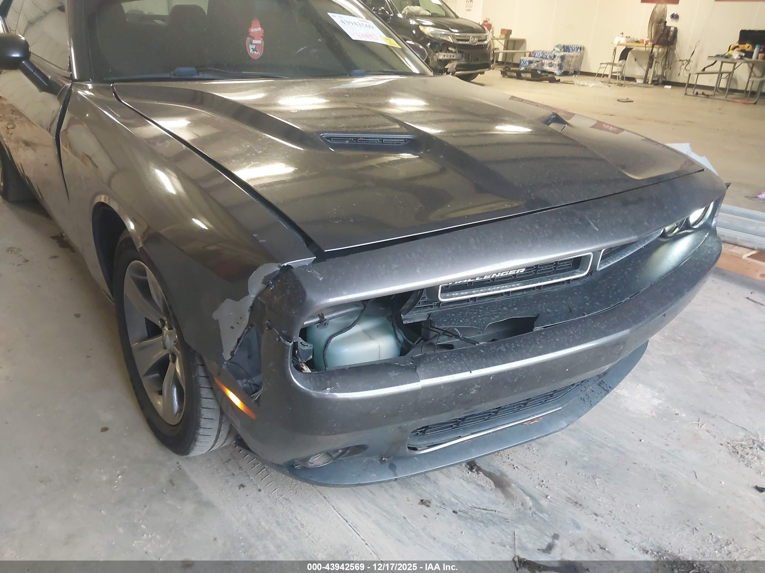 DODGE CHALLENGER image 6