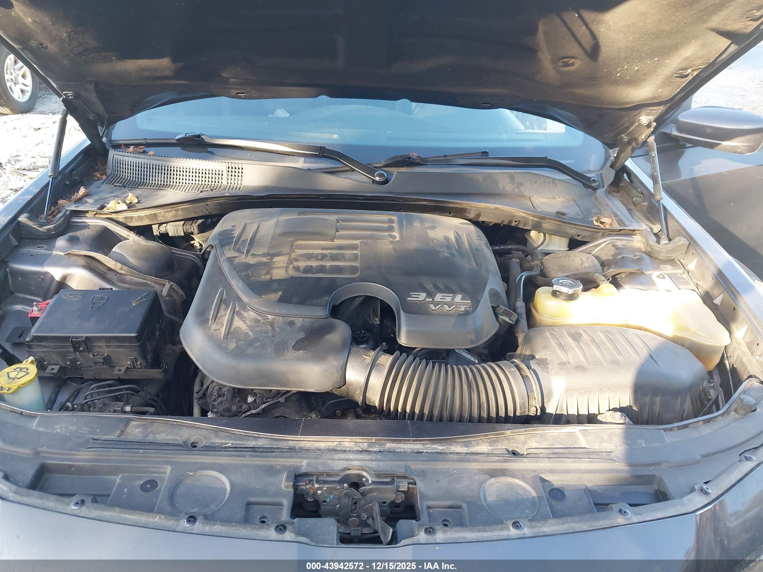 CHRYSLER 300 image 10