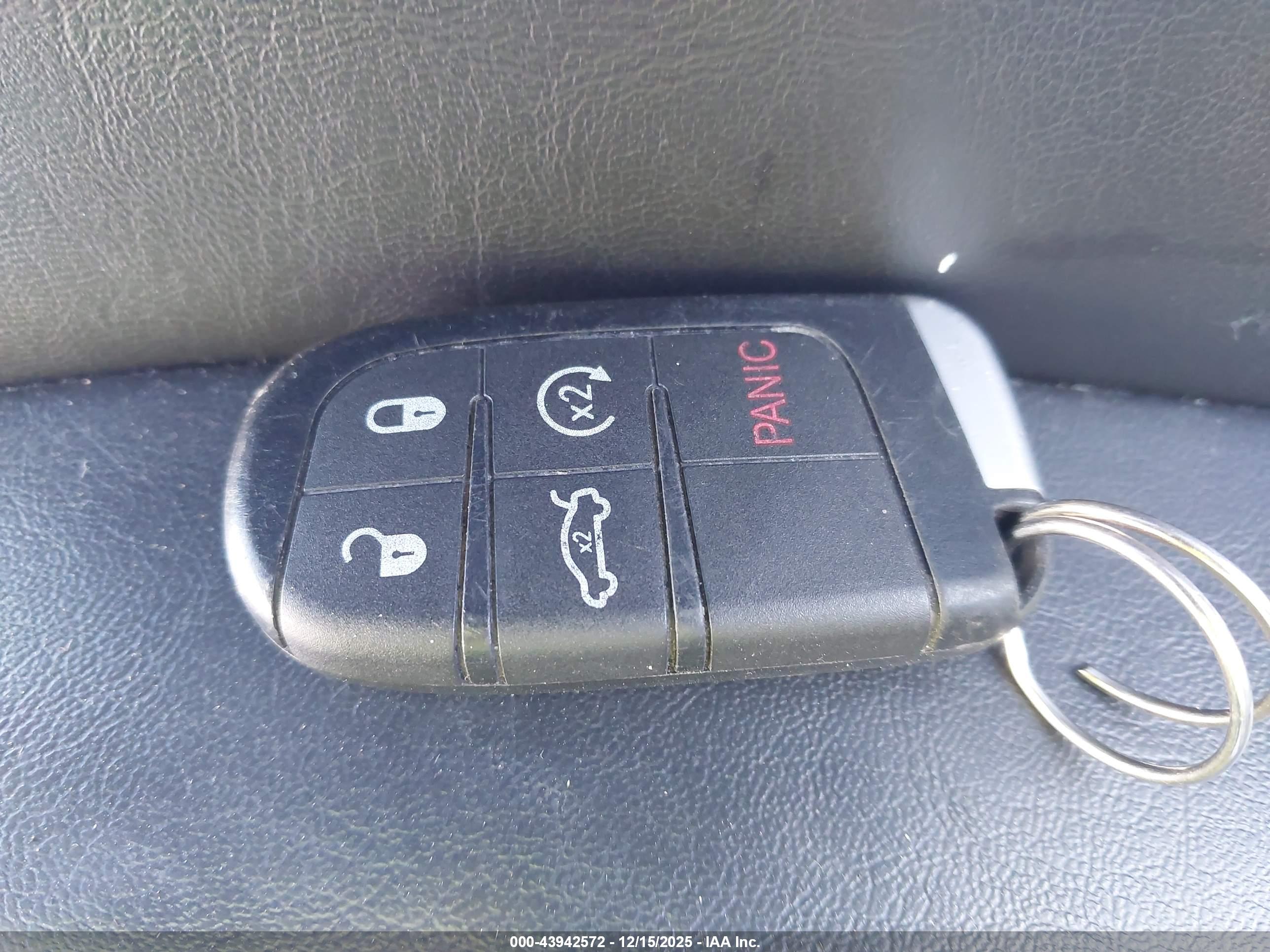 CHRYSLER 300 image 11