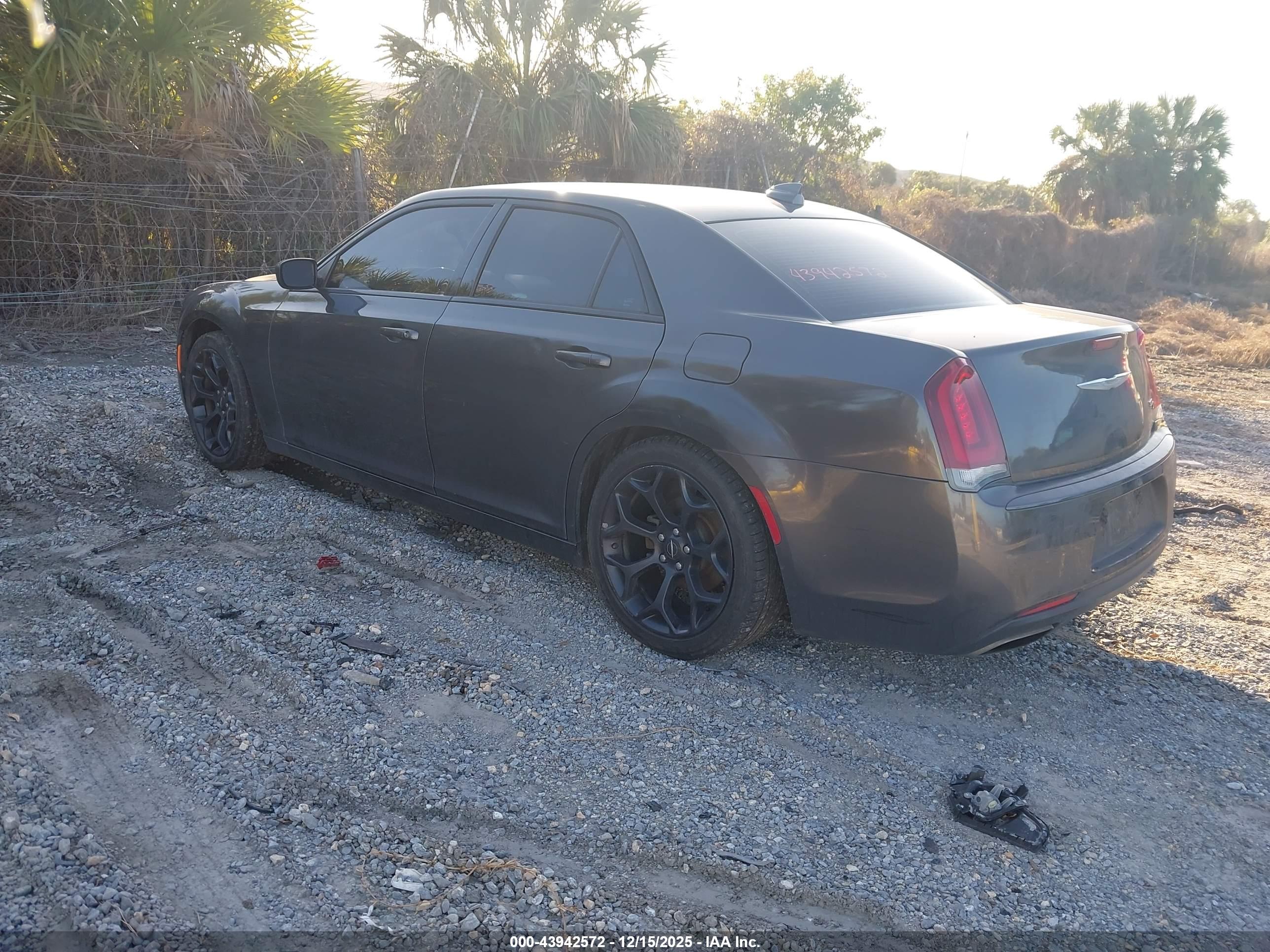 CHRYSLER 300 image 3