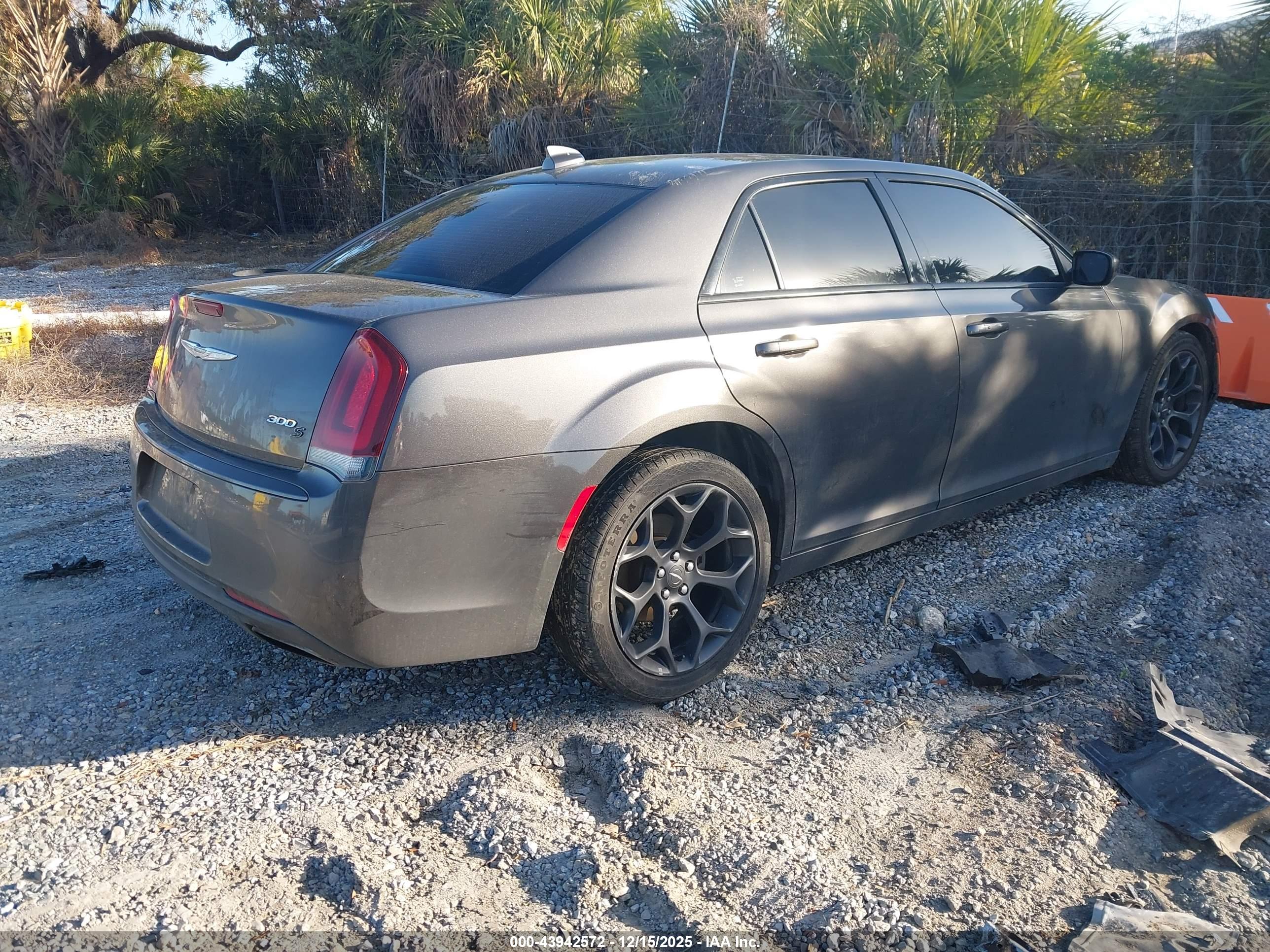 CHRYSLER 300 image 4