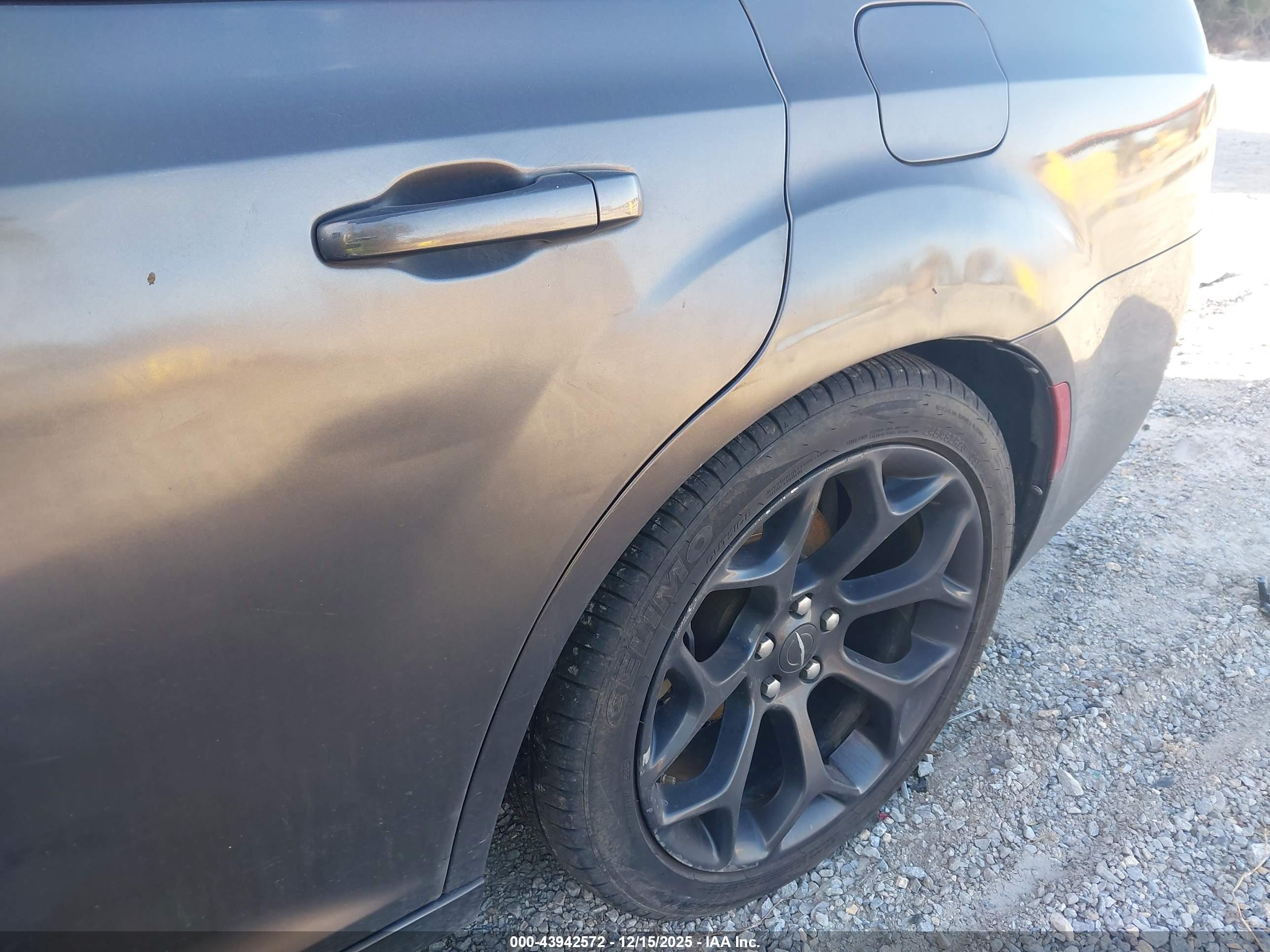 CHRYSLER 300 image 6