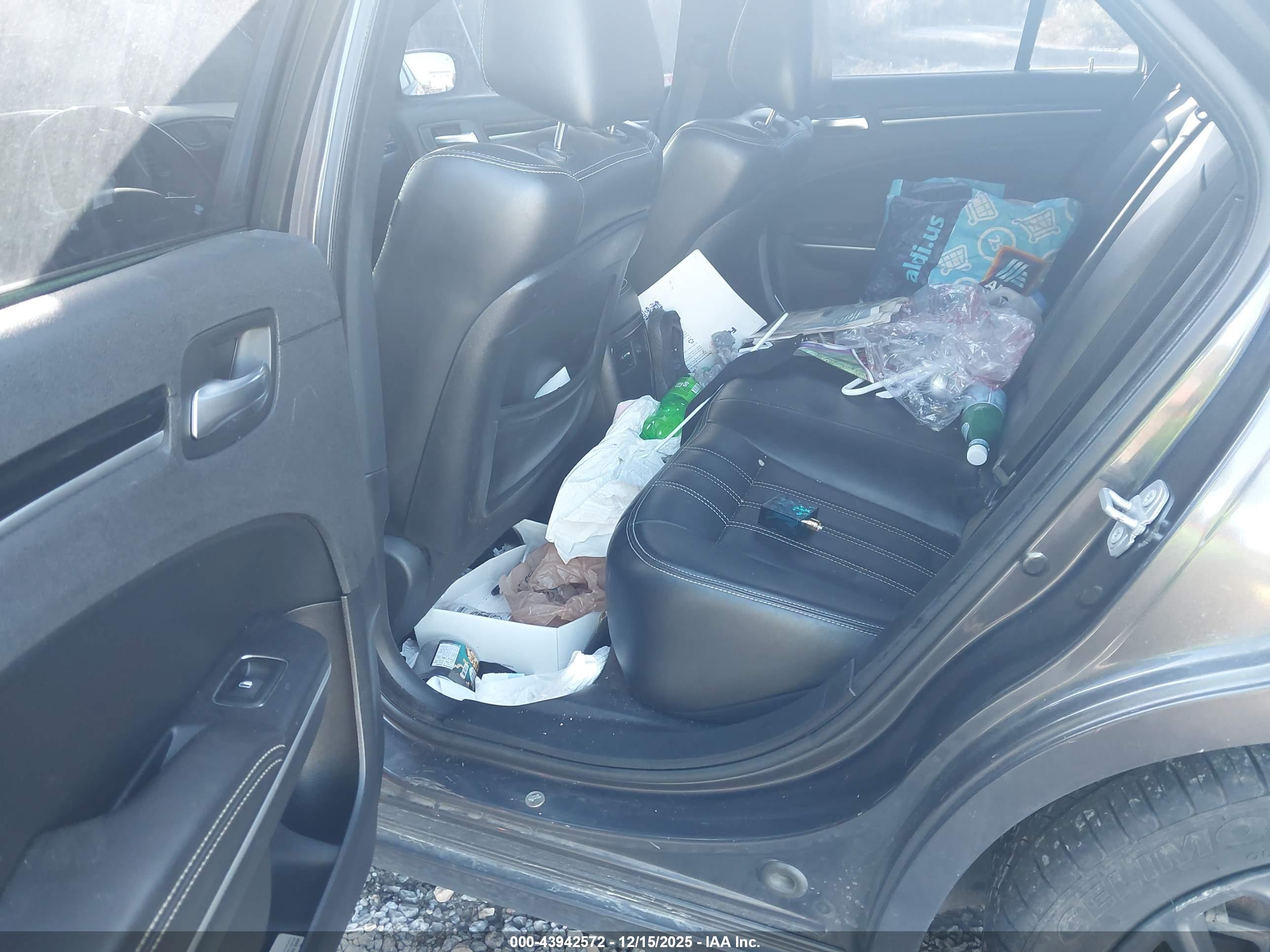 CHRYSLER 300 image 8