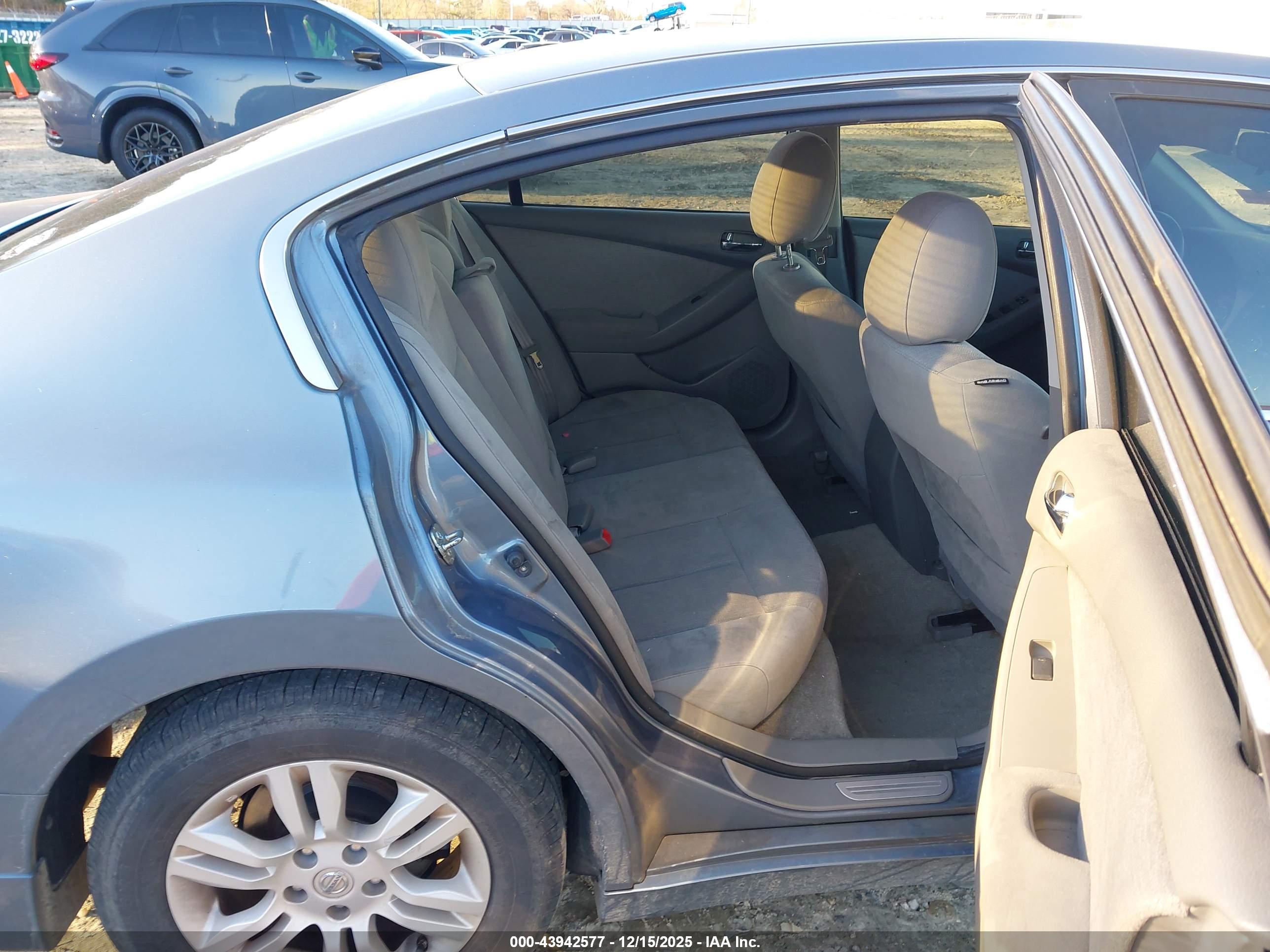 NISSAN ALTIMA image 8