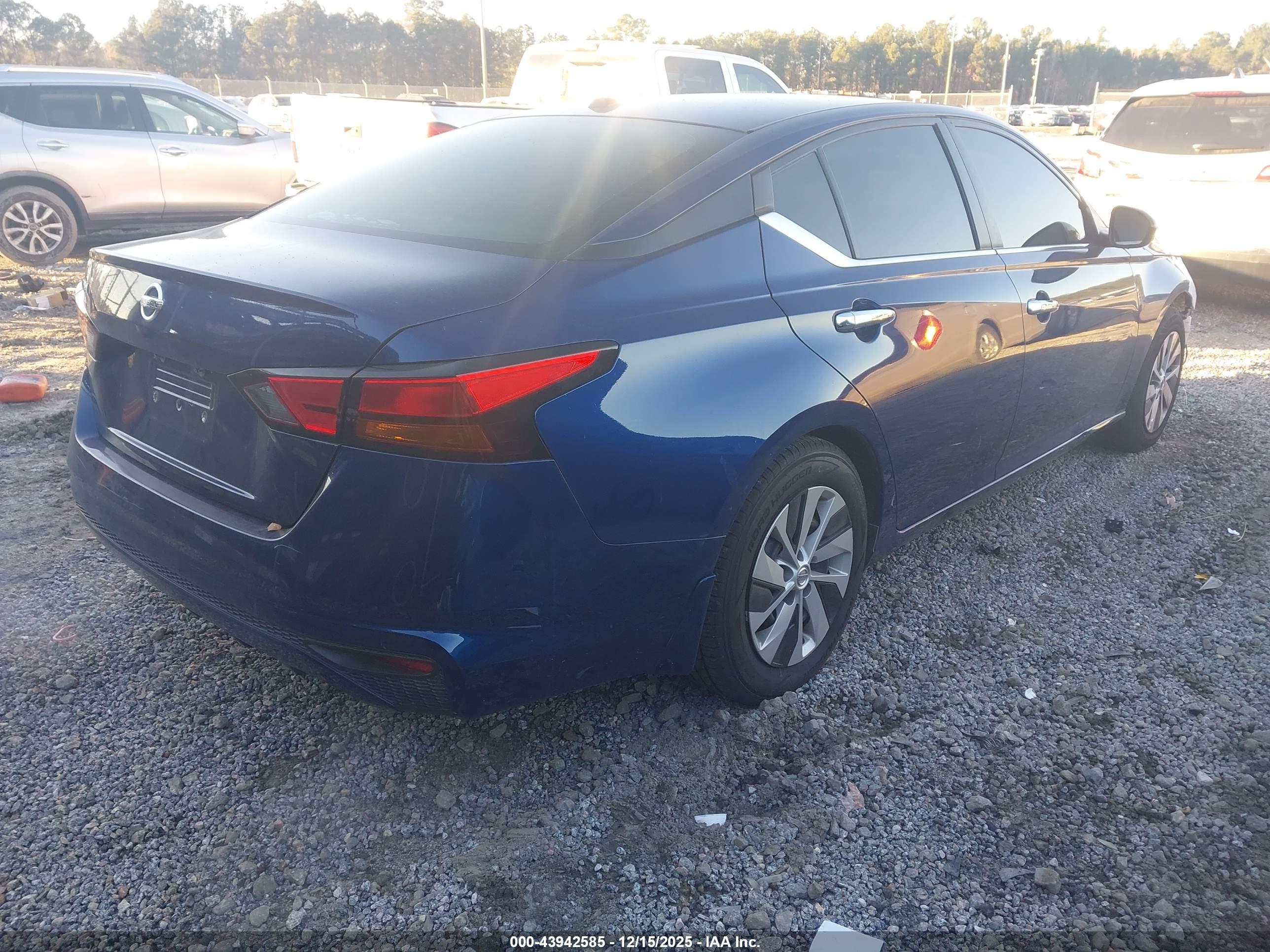 NISSAN ALTIMA image 4