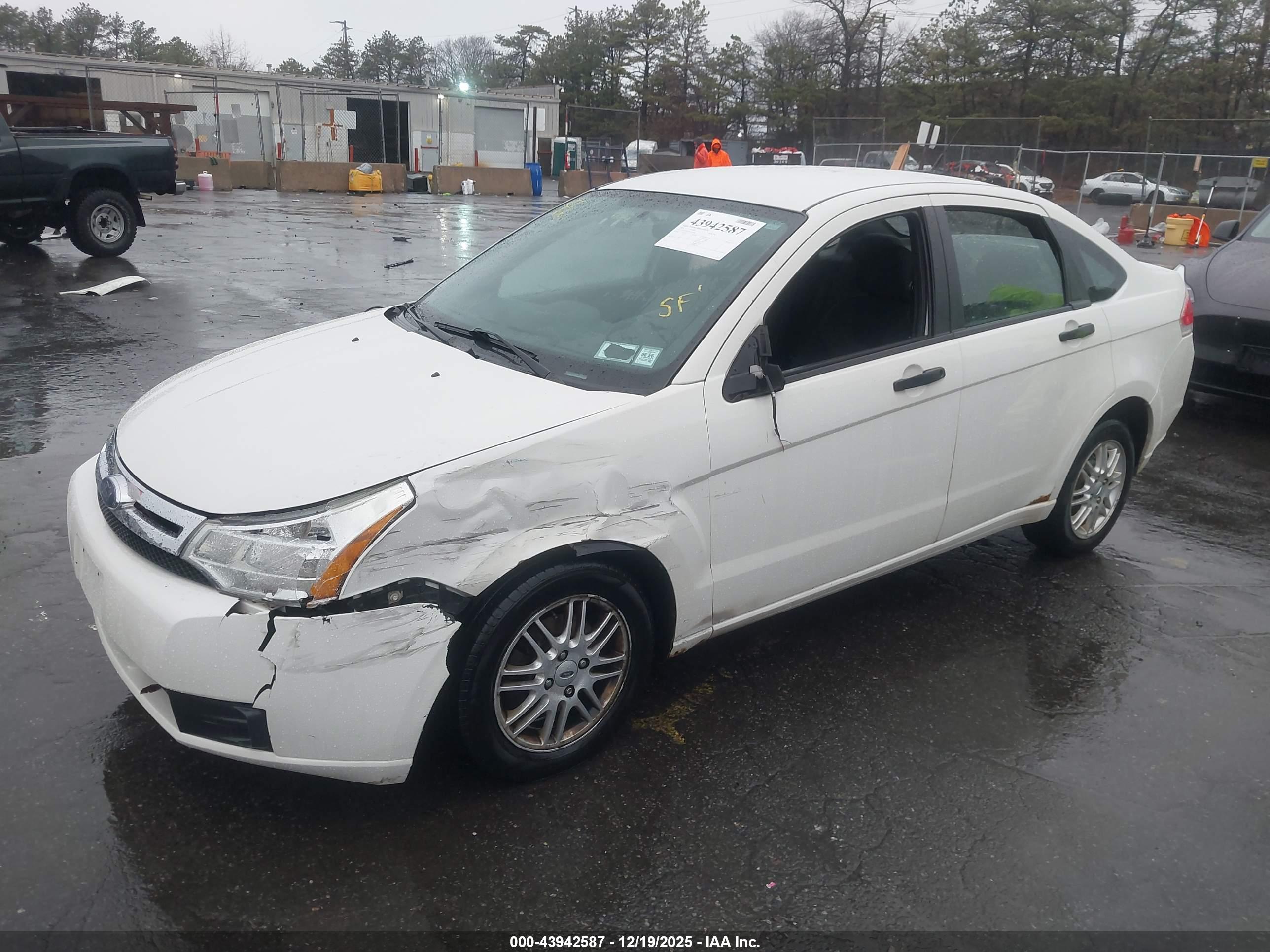 FORD FOCUS image 2