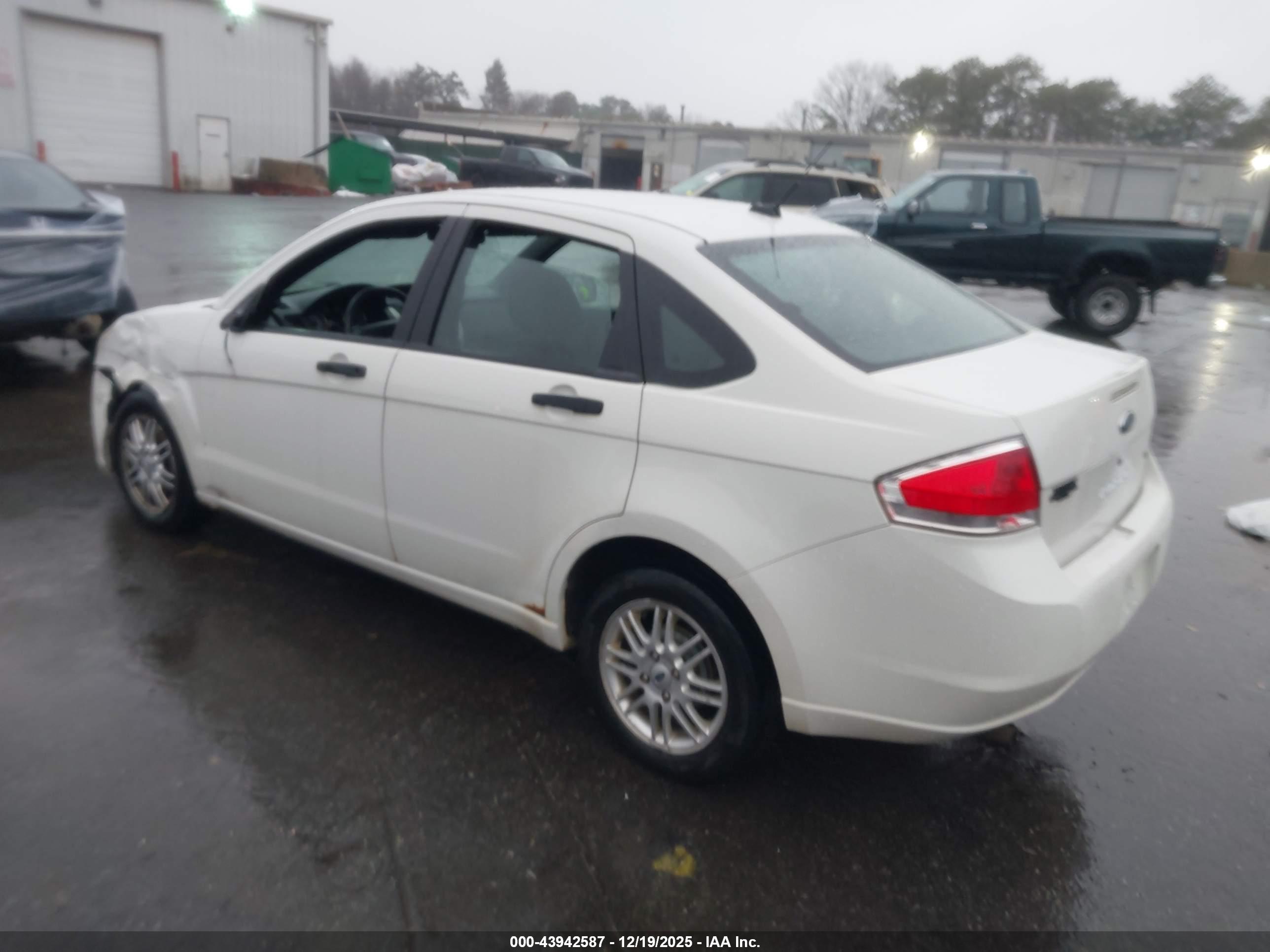 FORD FOCUS image 3