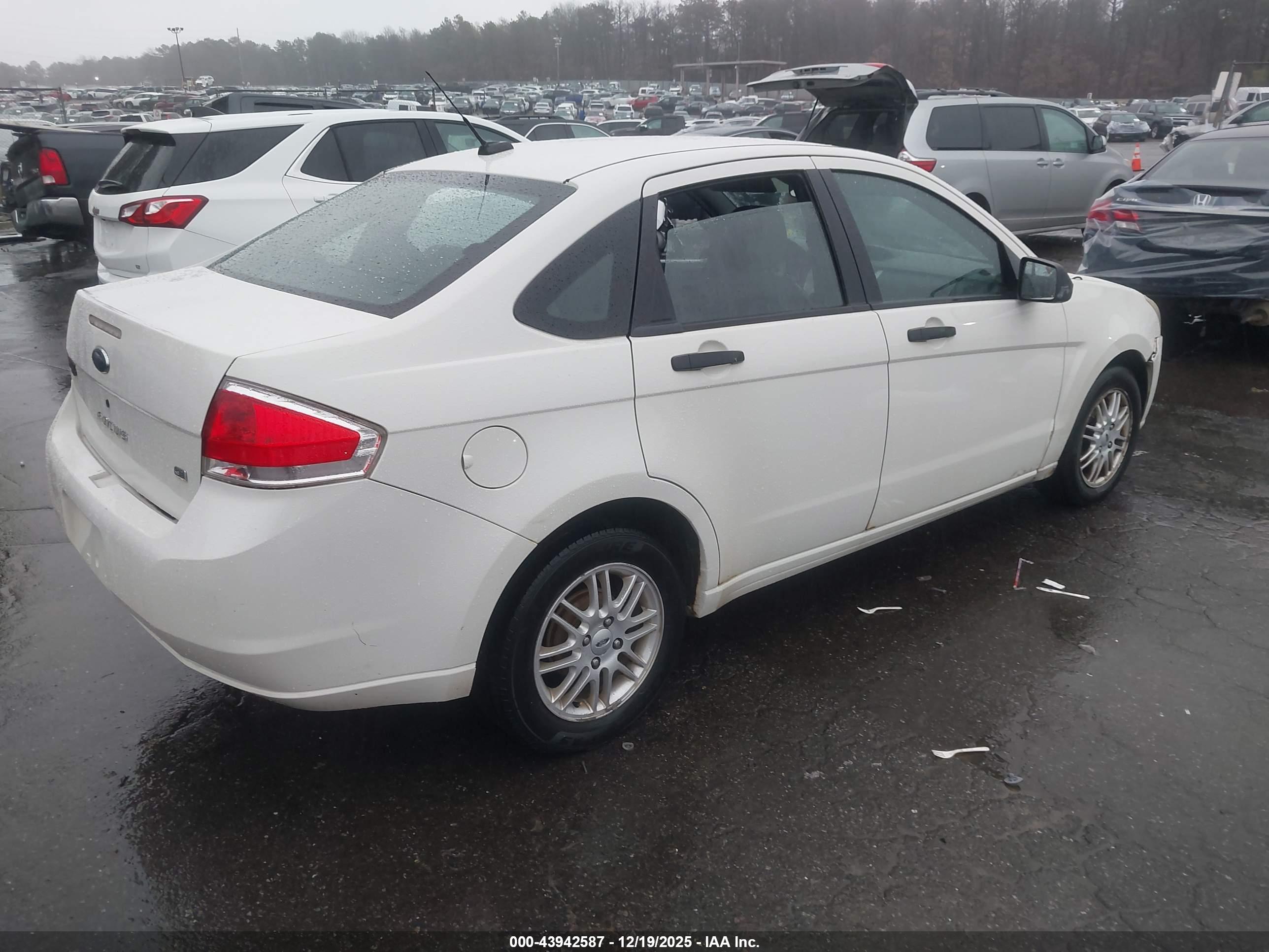 FORD FOCUS image 4