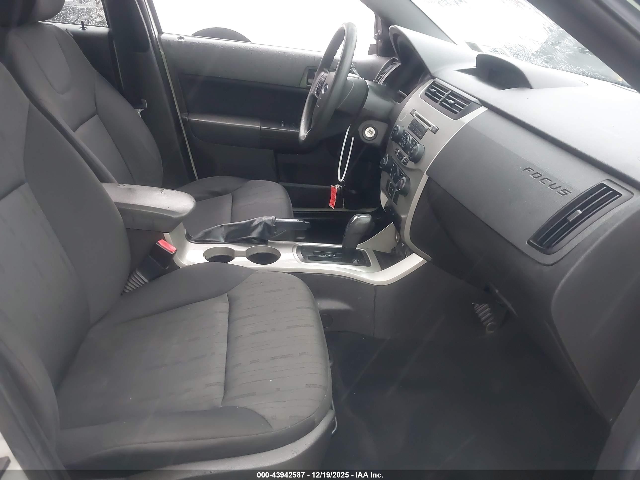 FORD FOCUS image 5