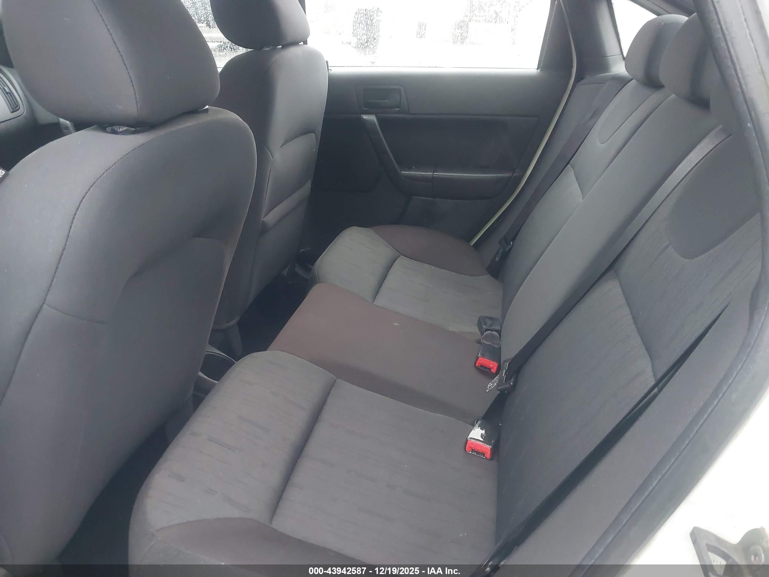 FORD FOCUS image 8