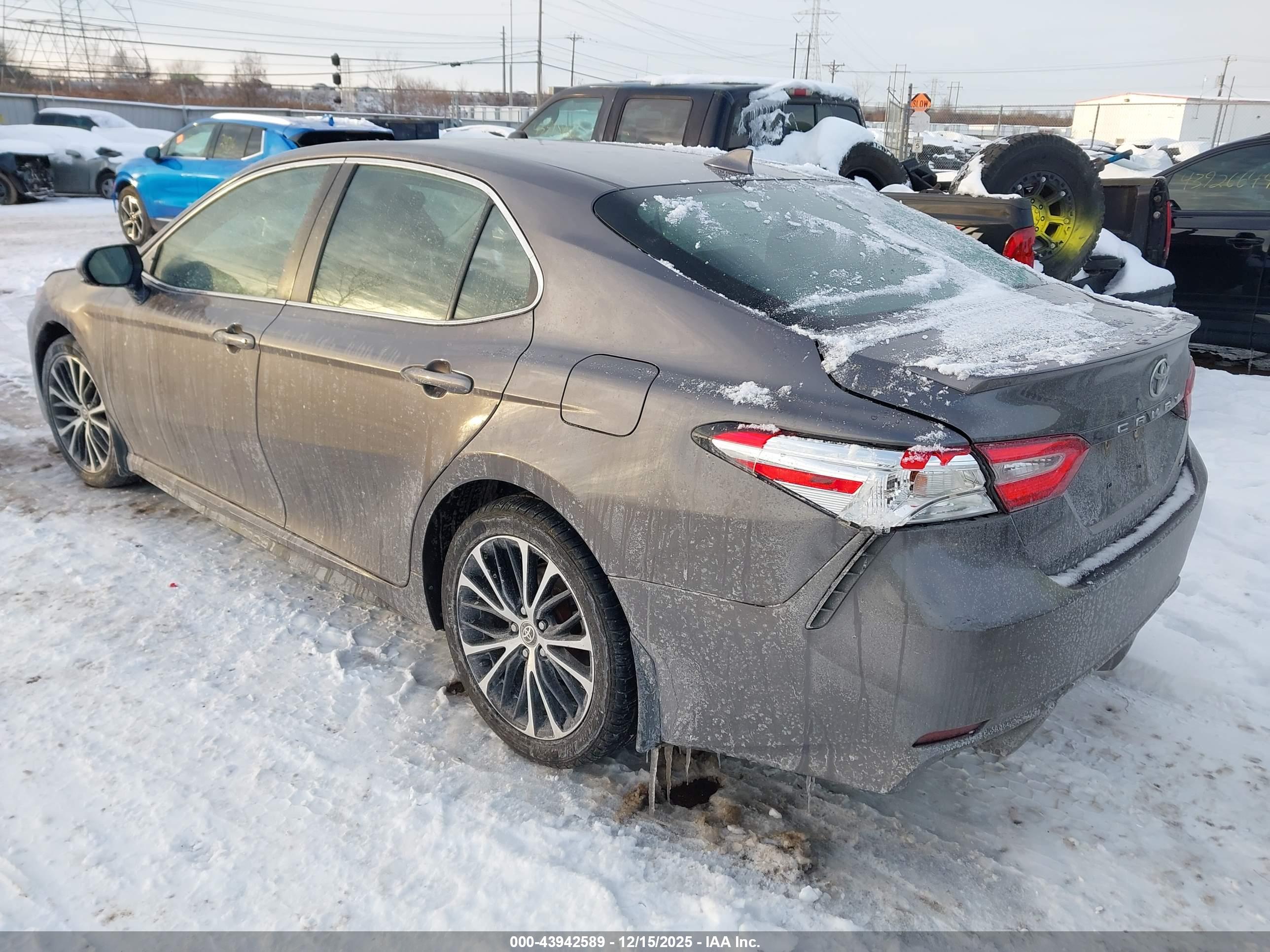 TOYOTA CAMRY image 3