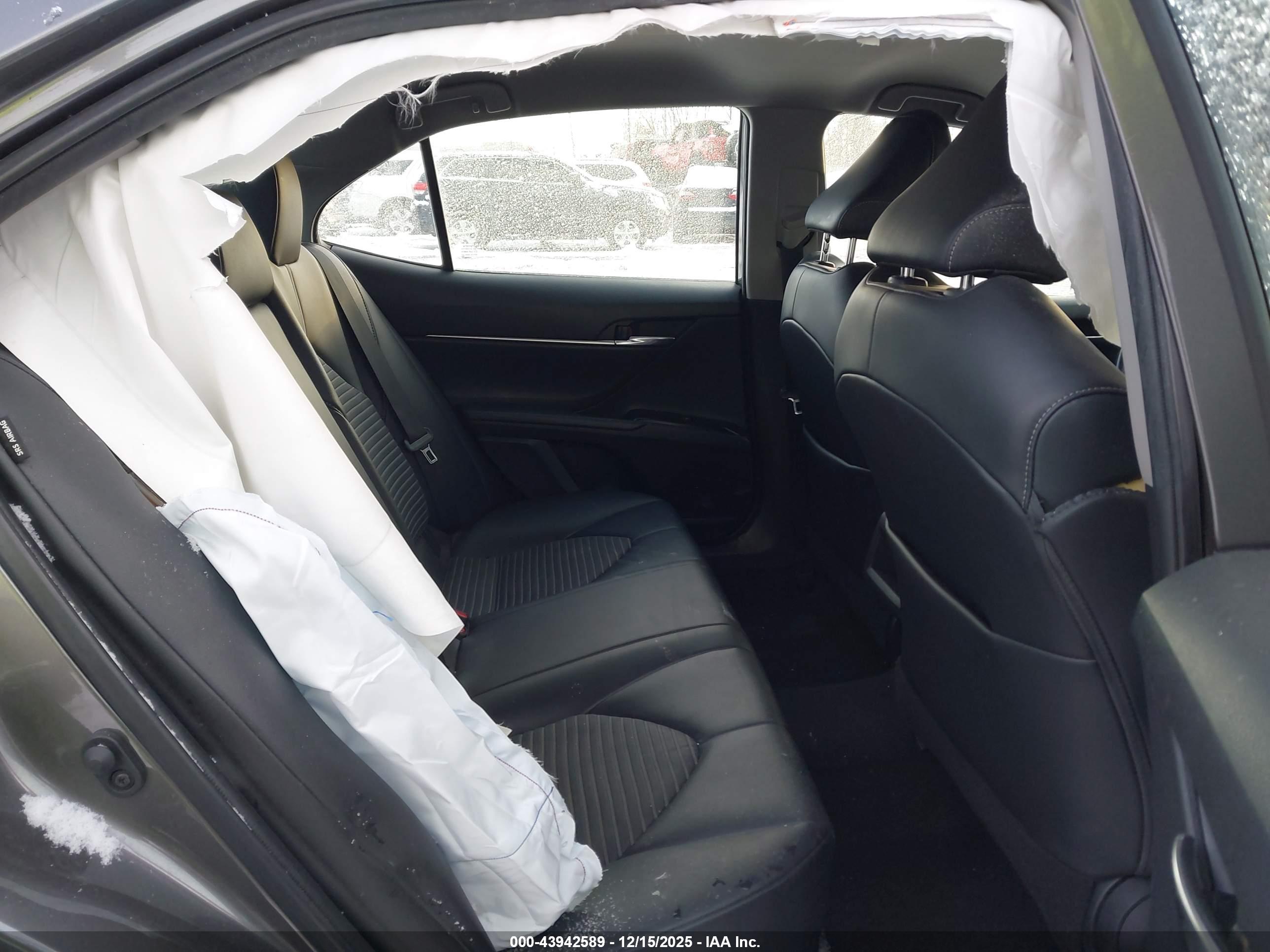 TOYOTA CAMRY image 8