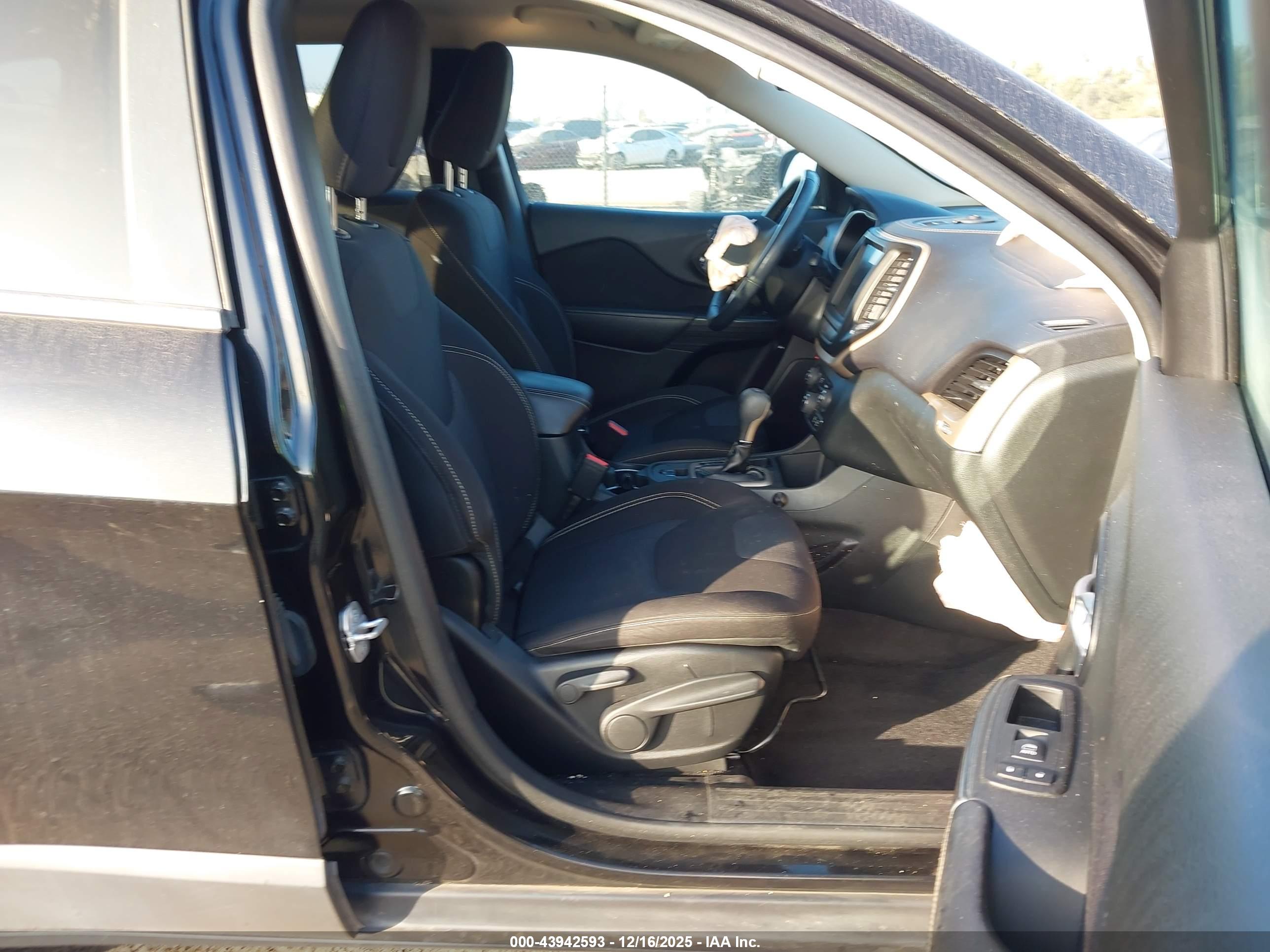 JEEP CHEROKEE image 5