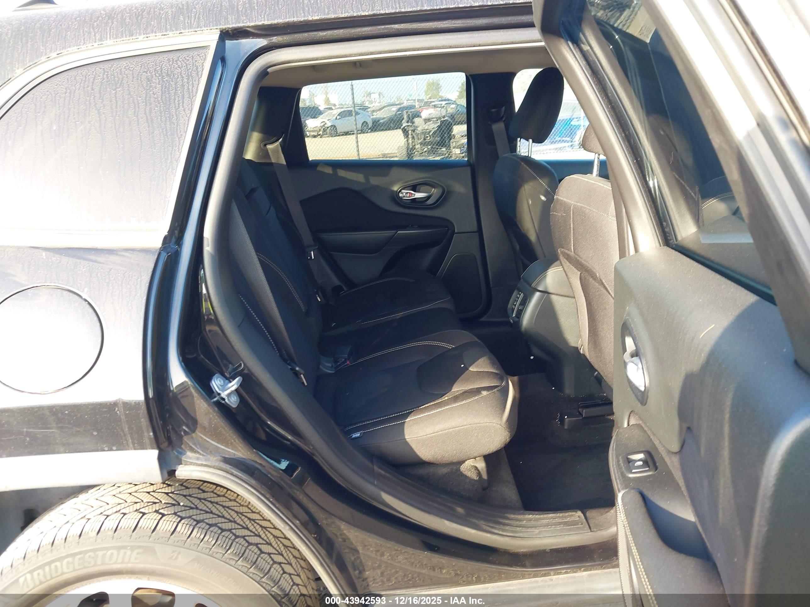 JEEP CHEROKEE image 8