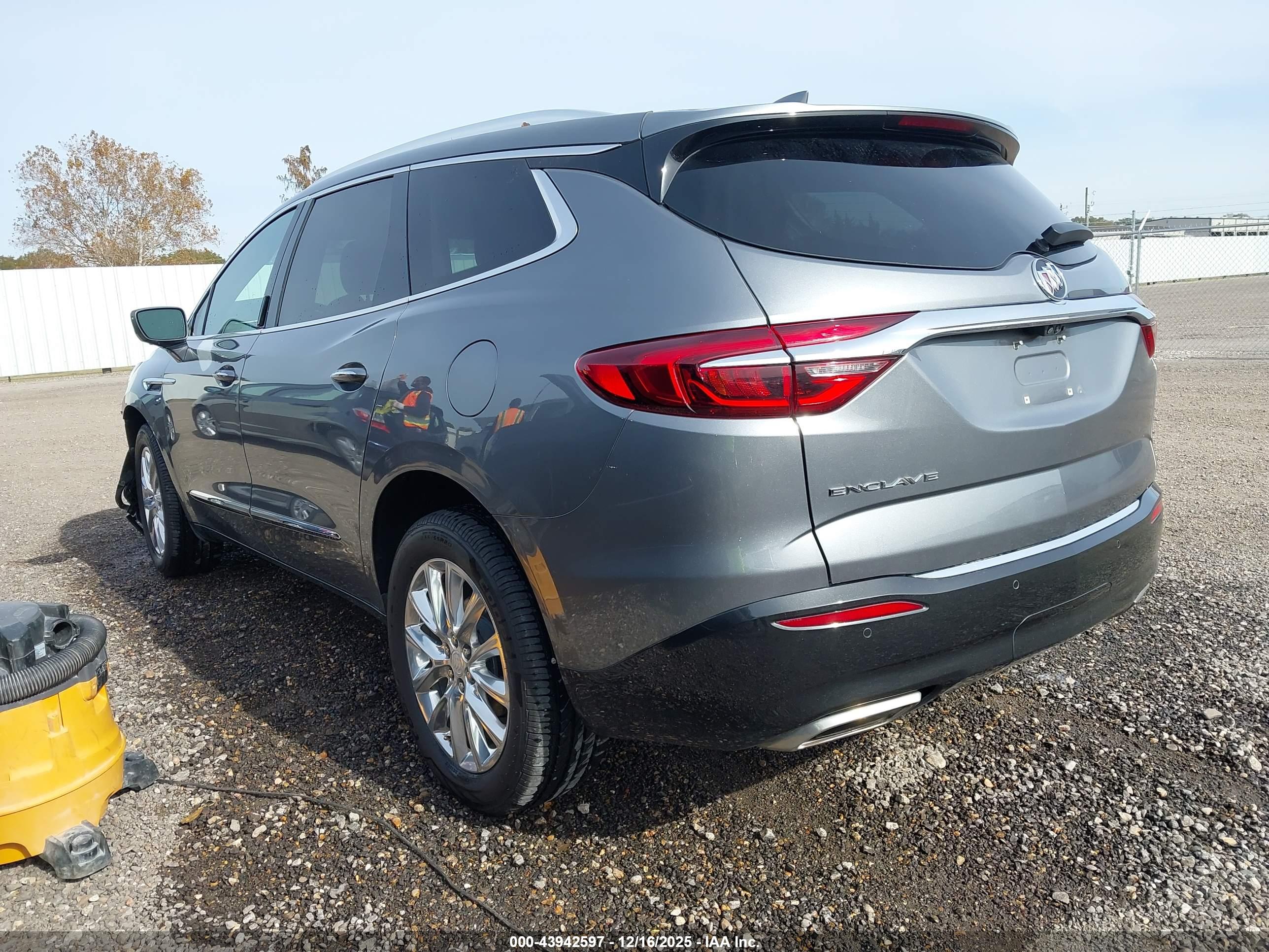 BUICK ENCLAVE image 3