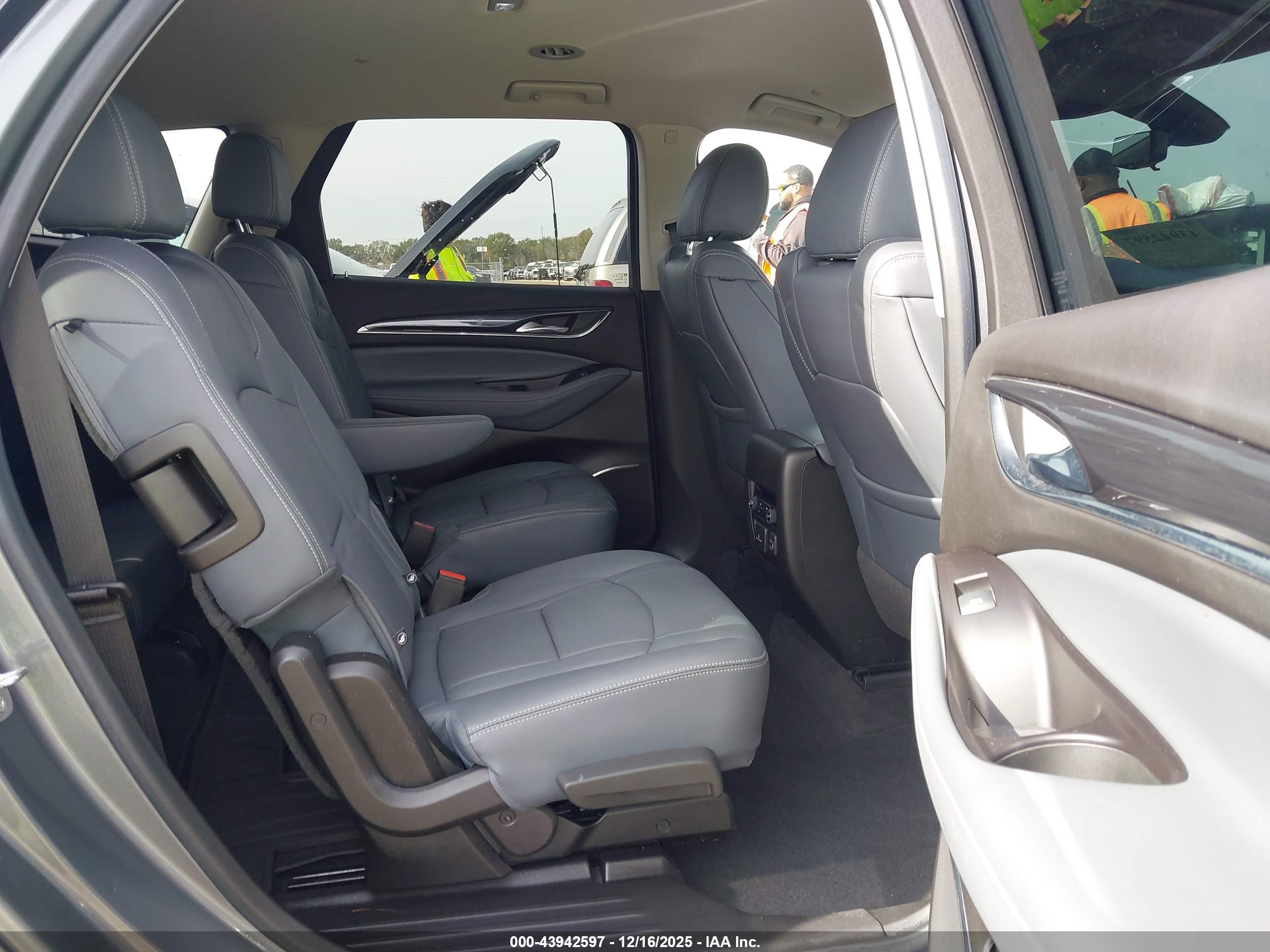 BUICK ENCLAVE image 8