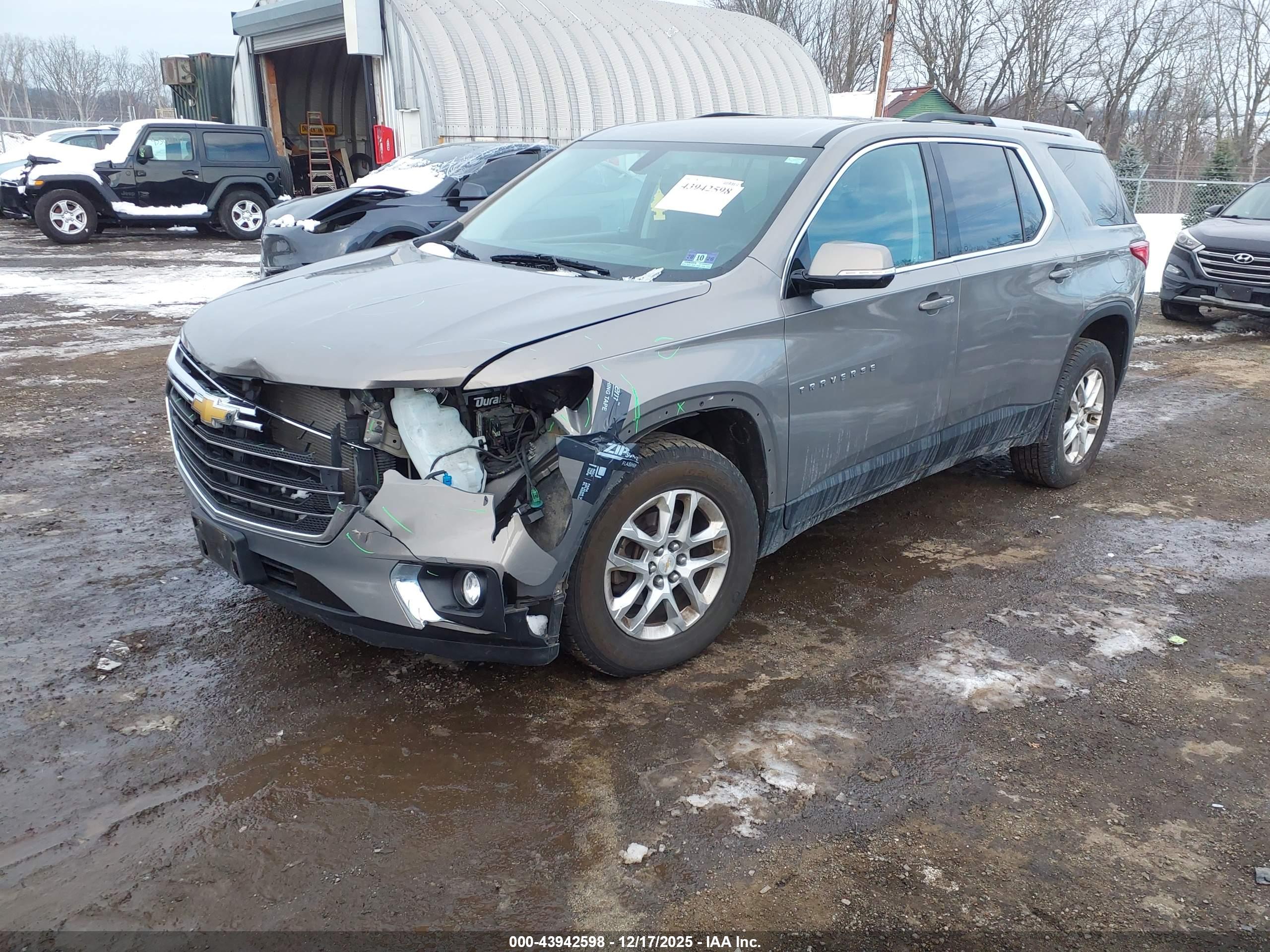 CHEVROLET TRAVERSE image 2