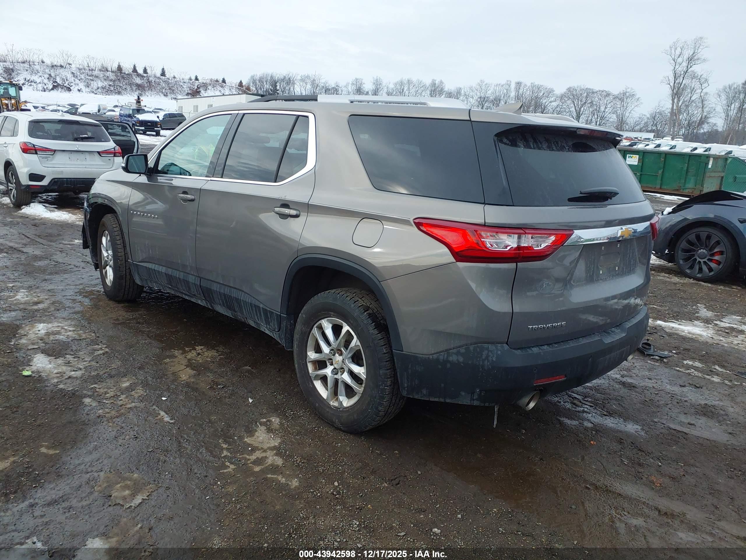 CHEVROLET TRAVERSE image 3