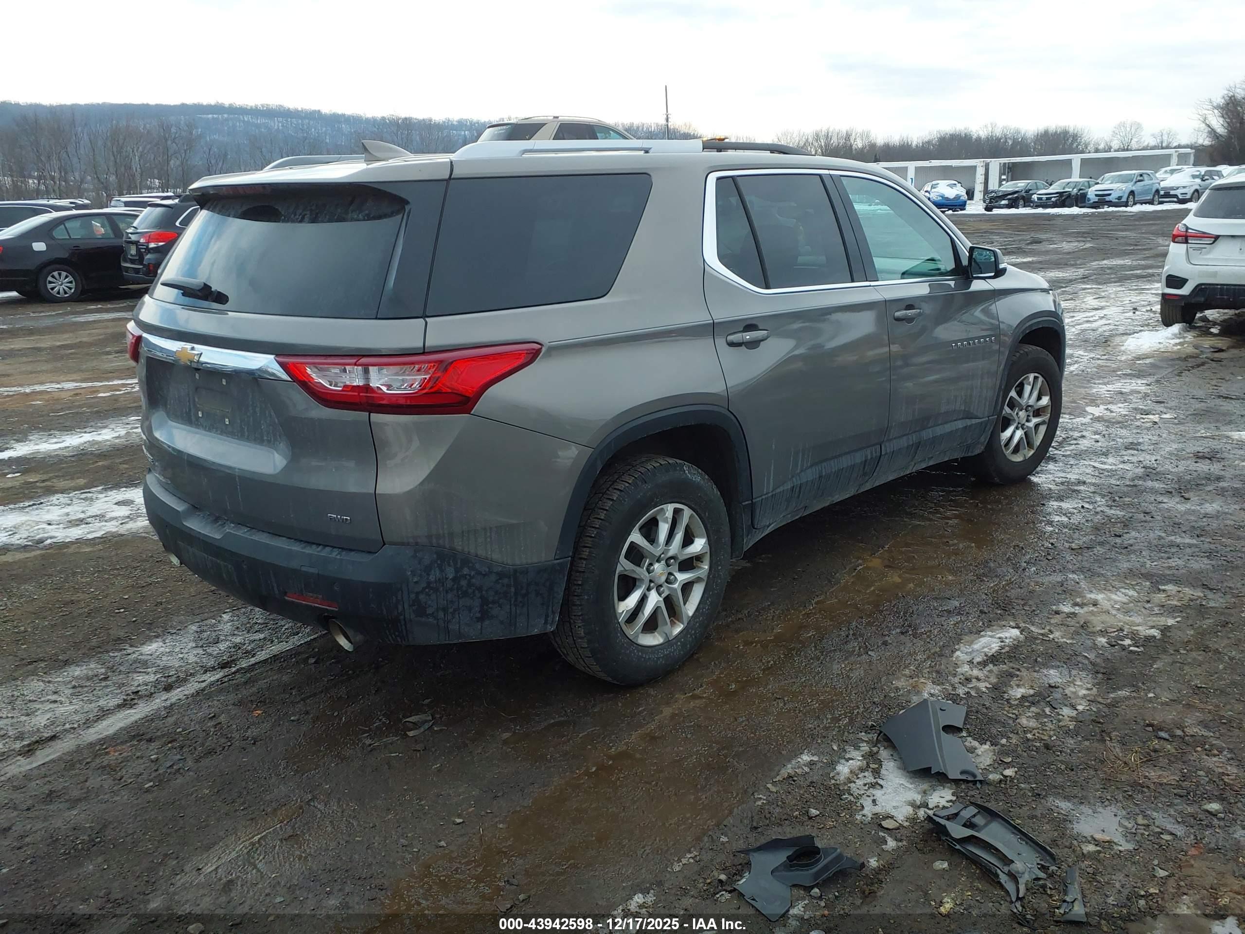 CHEVROLET TRAVERSE image 4