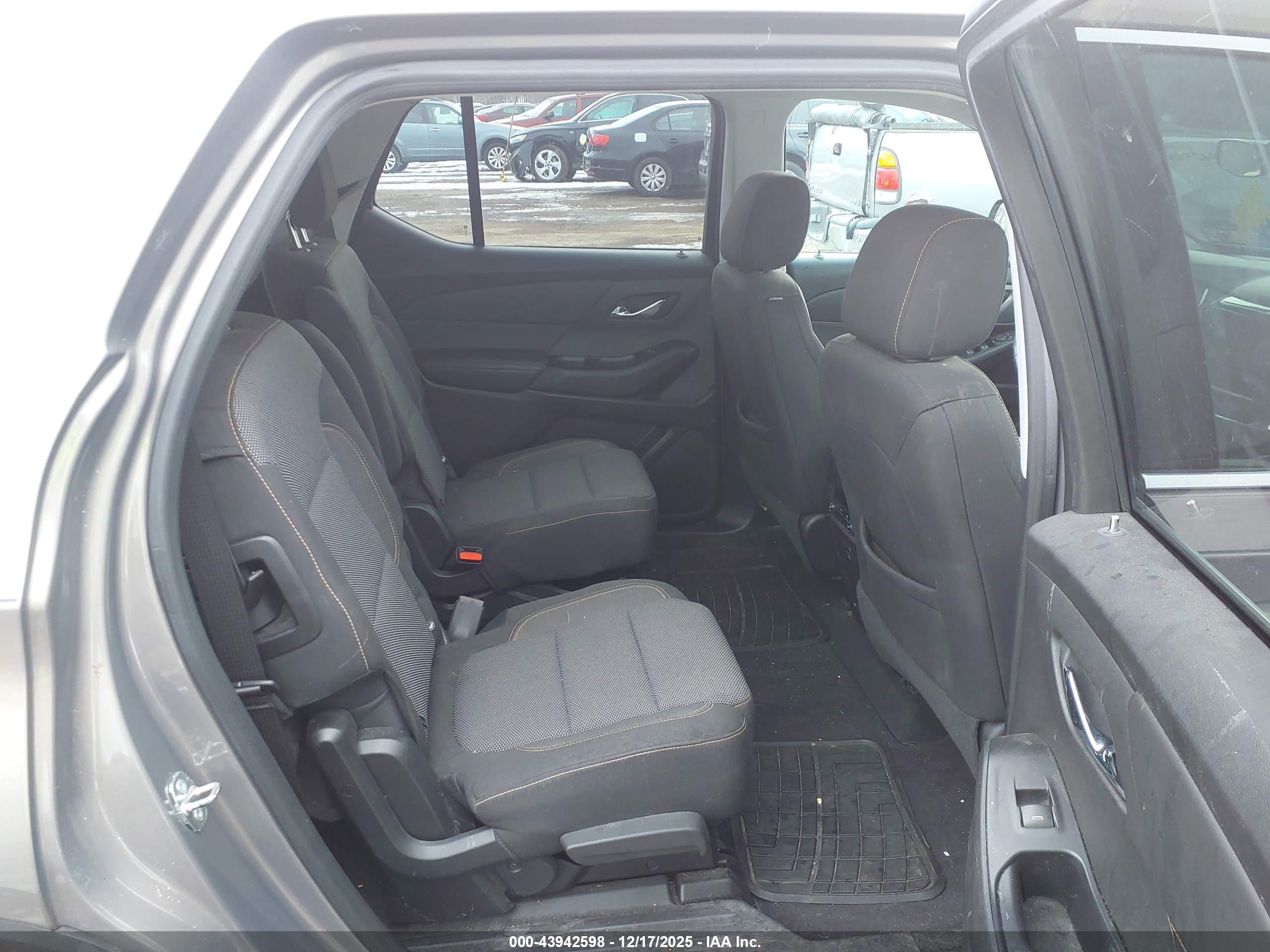 CHEVROLET TRAVERSE image 8
