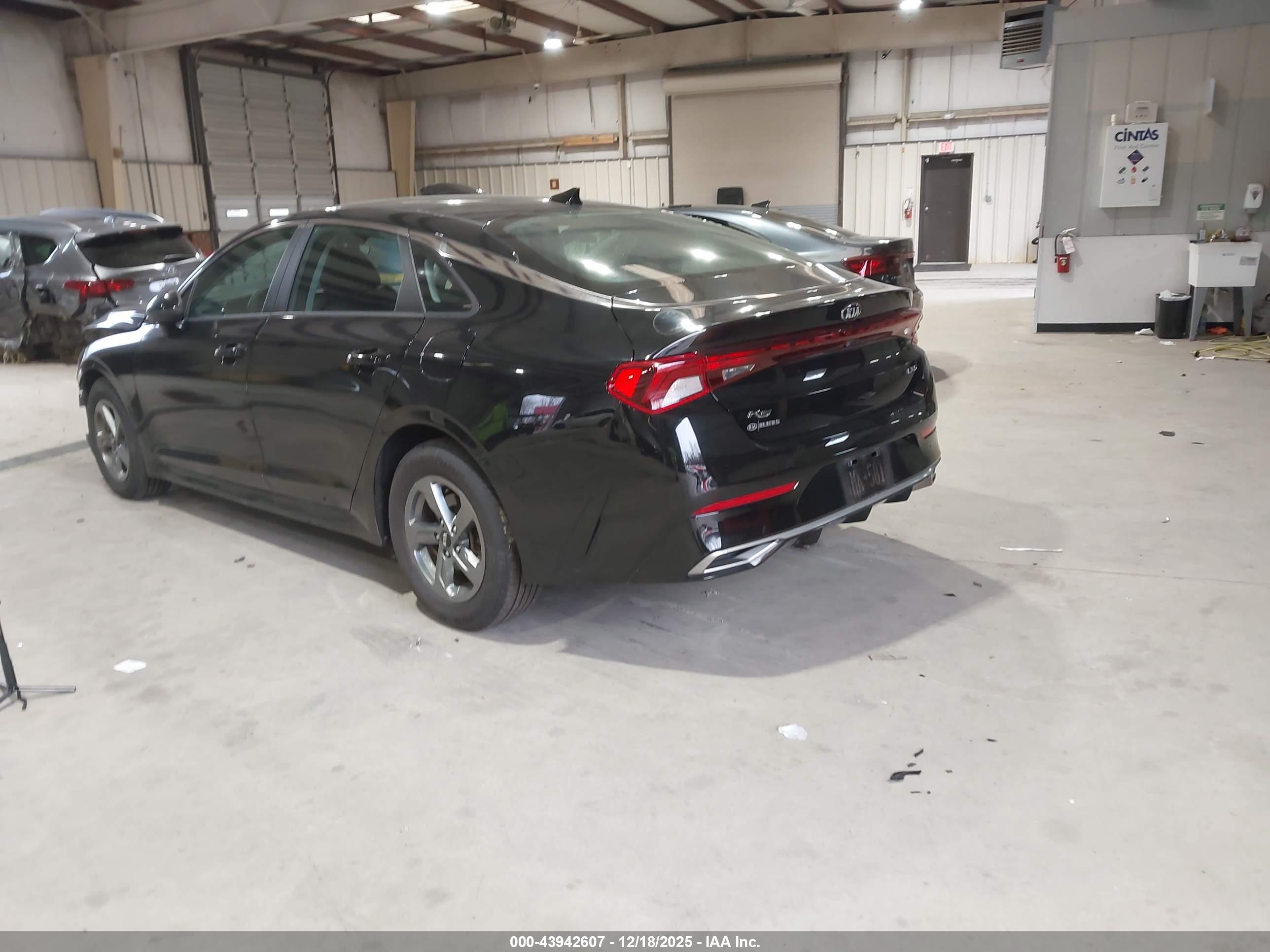 KIA K5 image 3