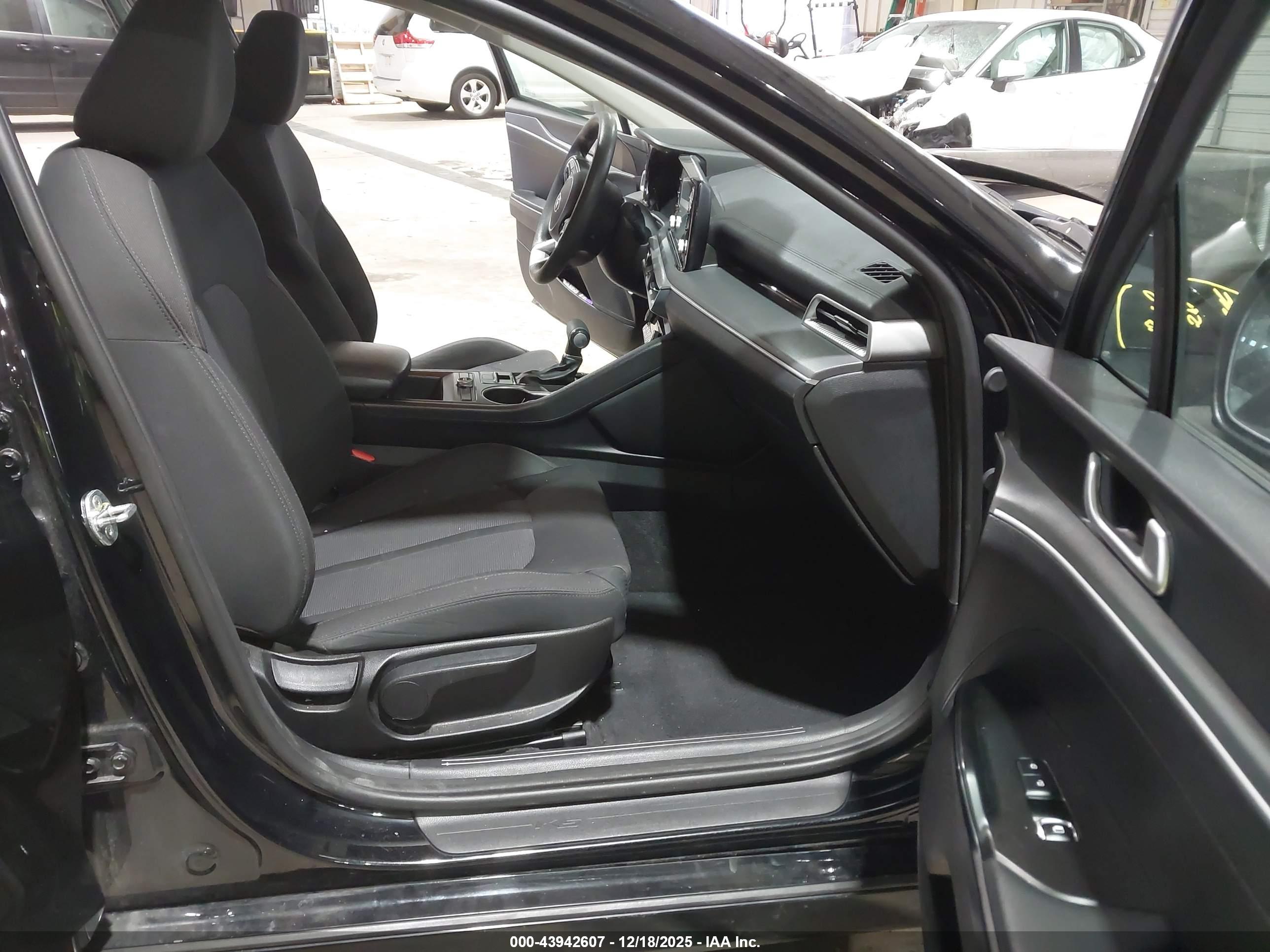 KIA K5 image 5