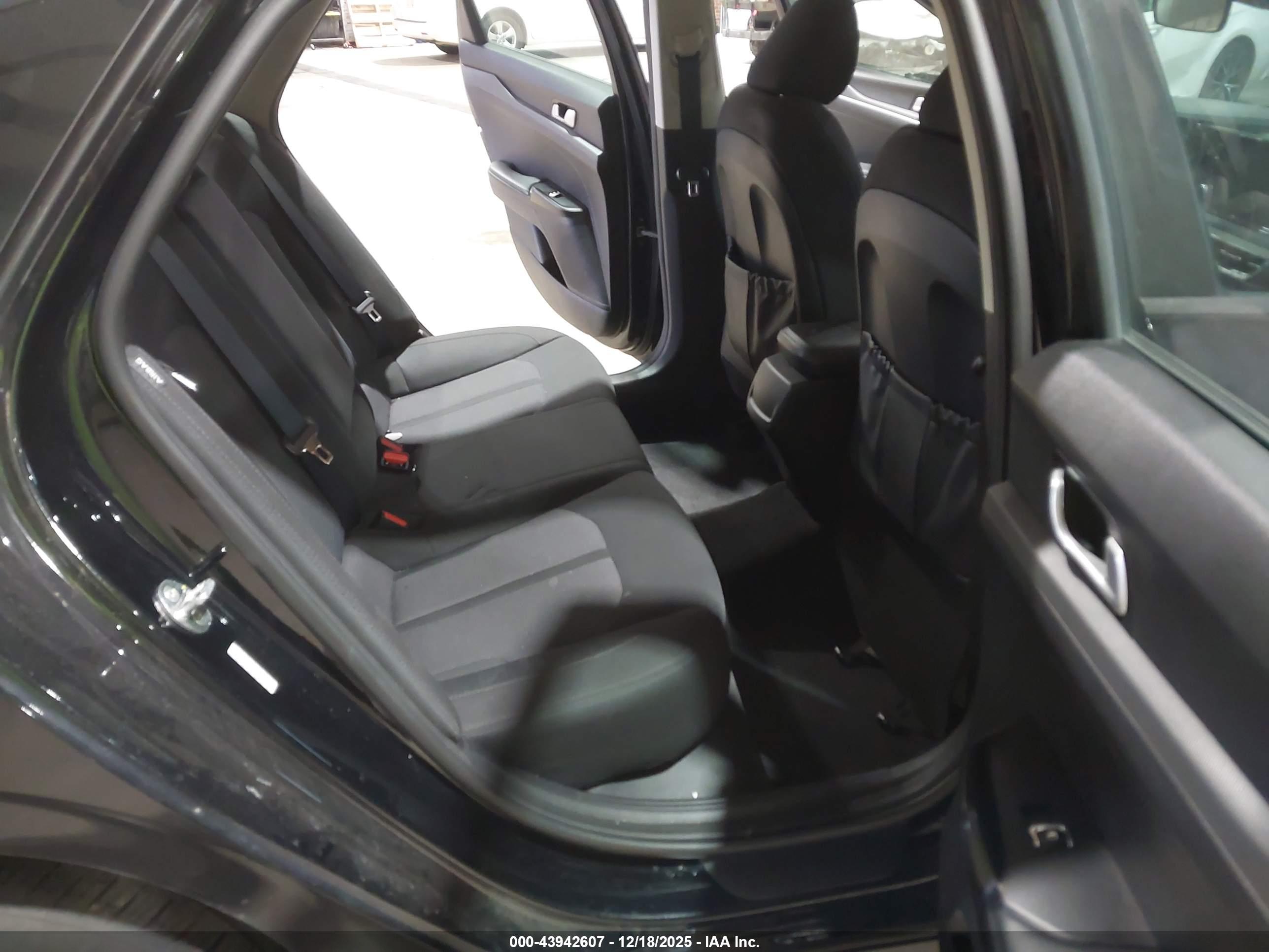 KIA K5 image 8