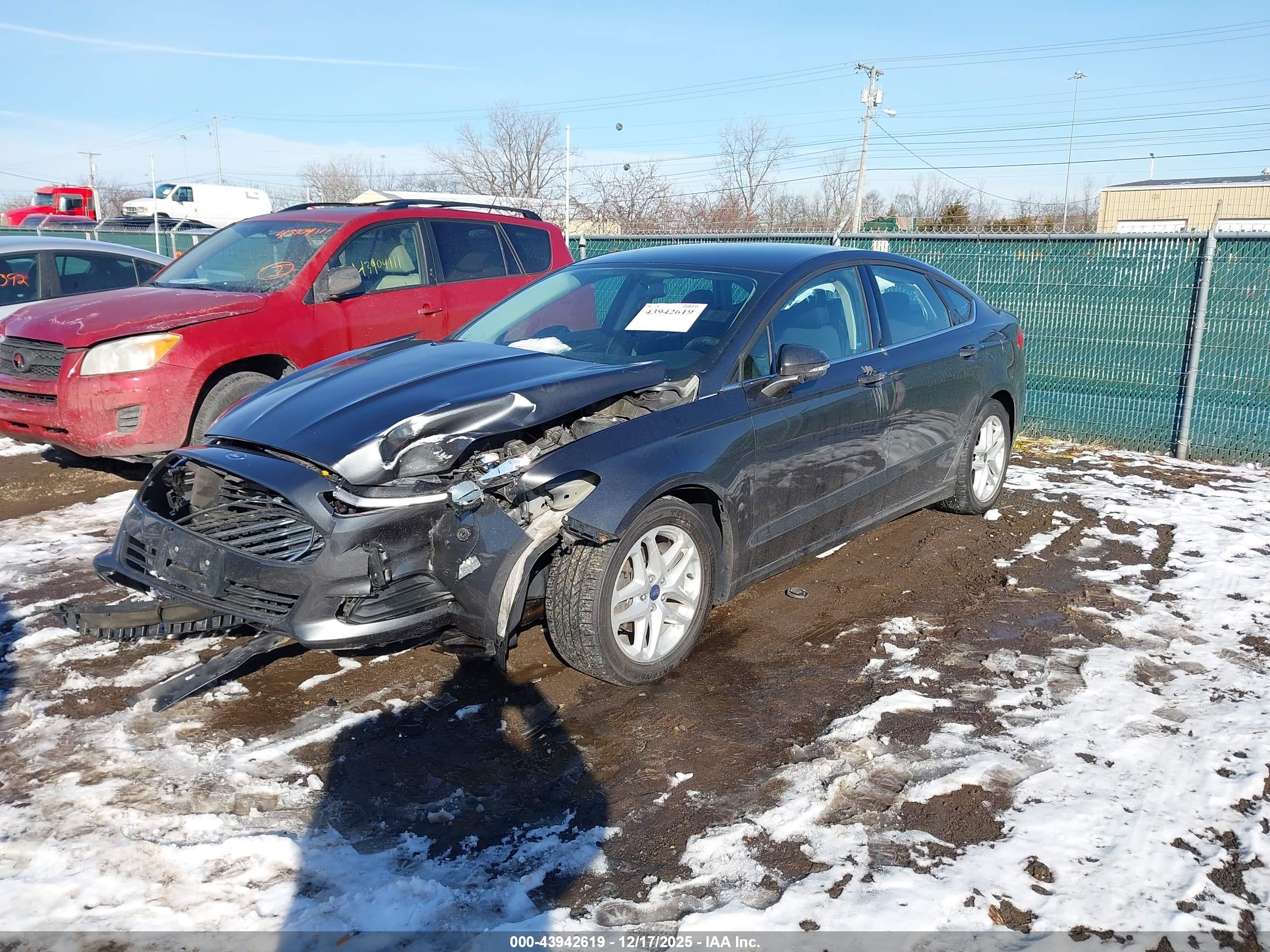 FORD FUSION image 2