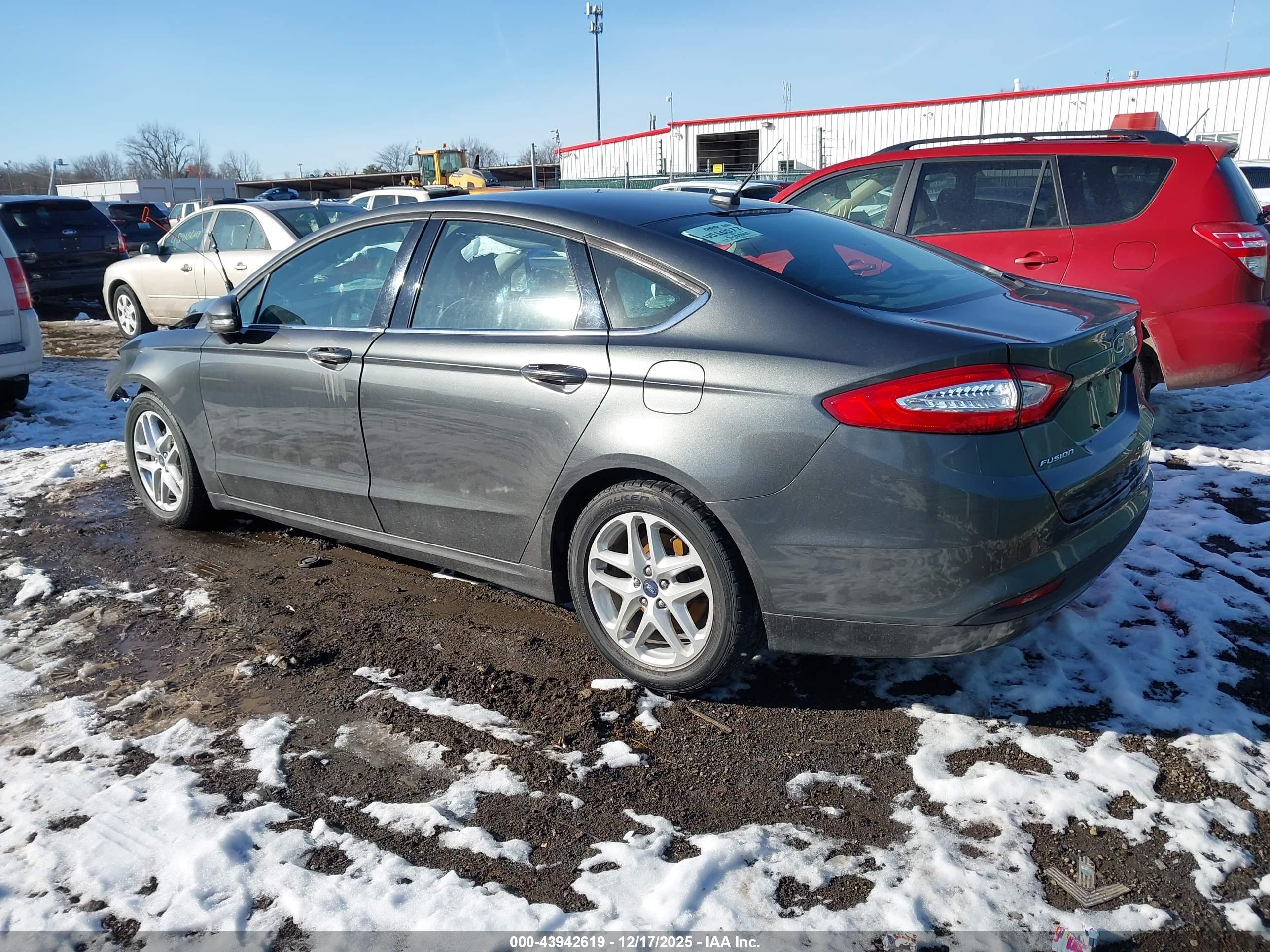 FORD FUSION image 3
