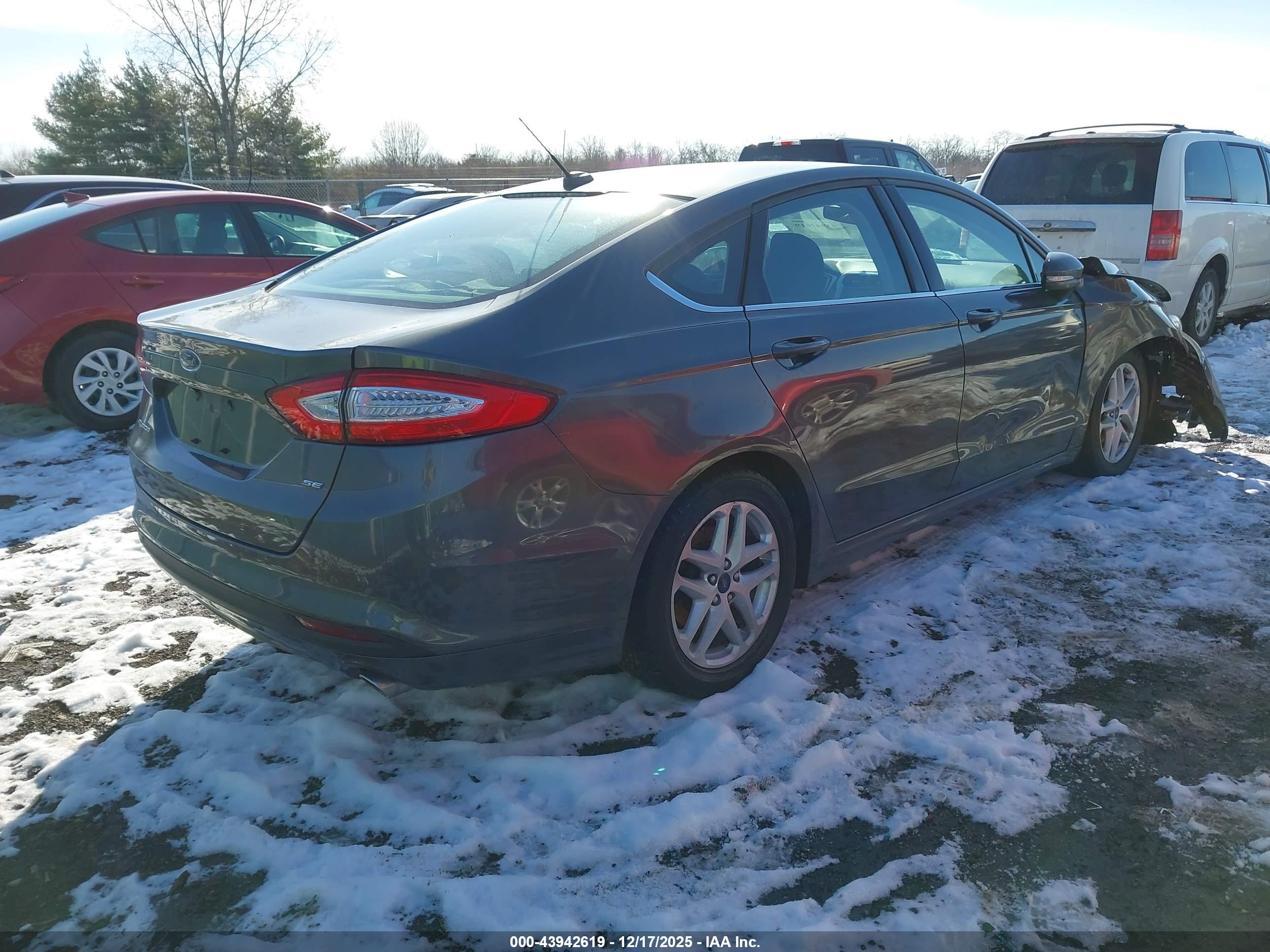FORD FUSION image 4