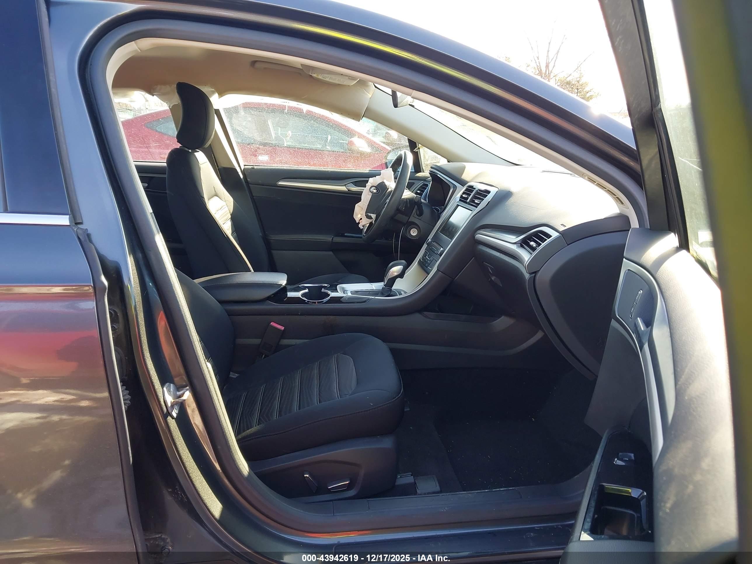 FORD FUSION image 5