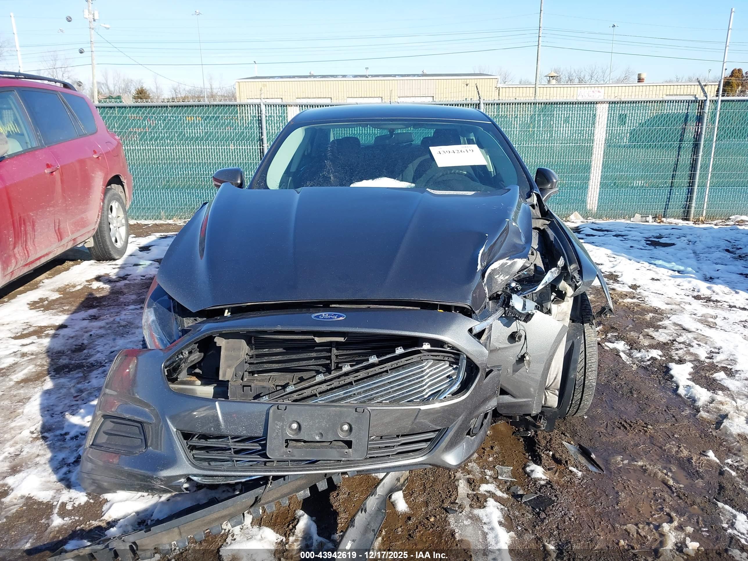 FORD FUSION image 6