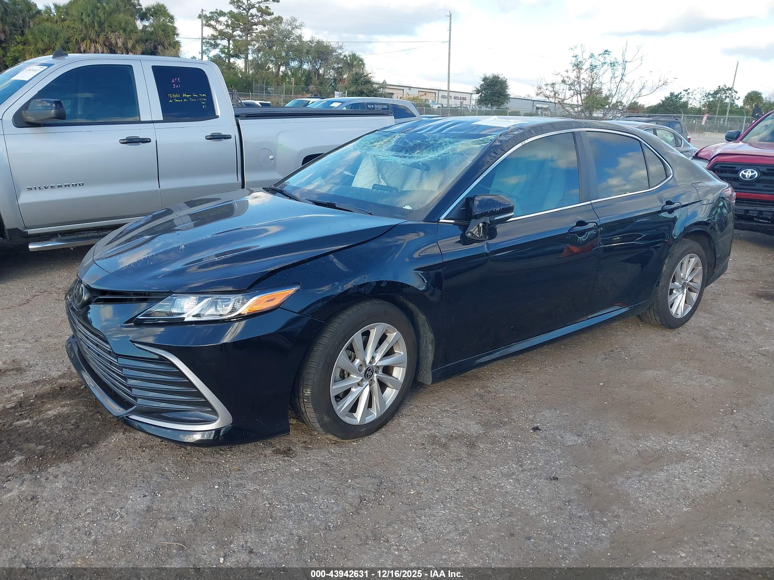 TOYOTA CAMRY image 2