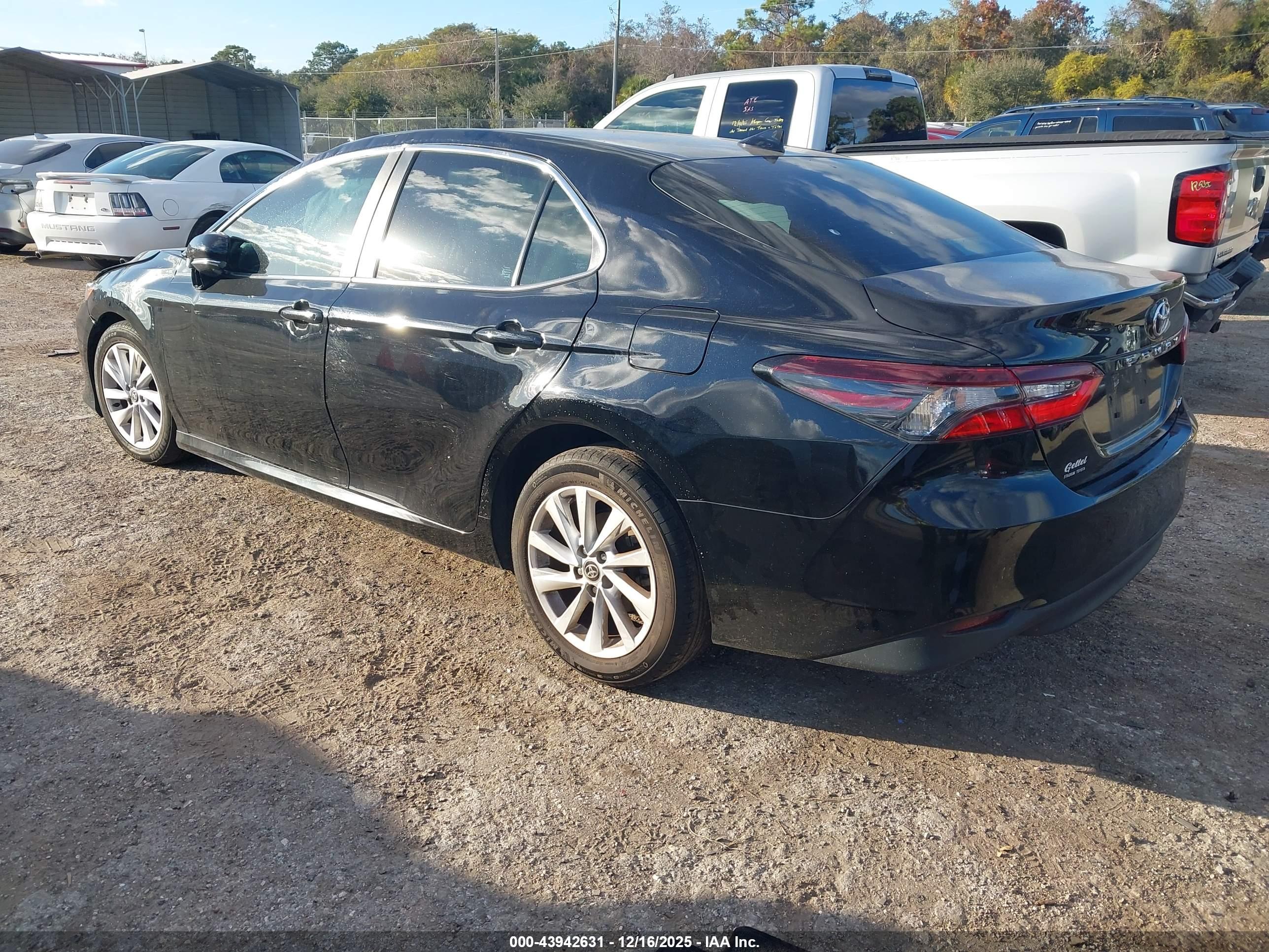 TOYOTA CAMRY image 3