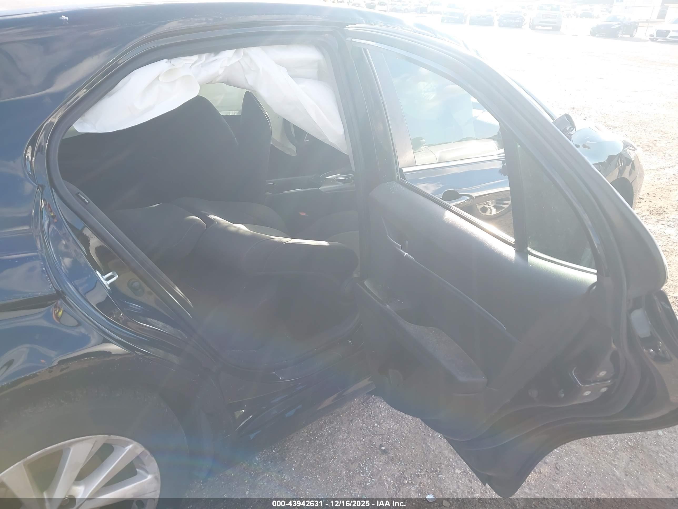TOYOTA CAMRY image 8