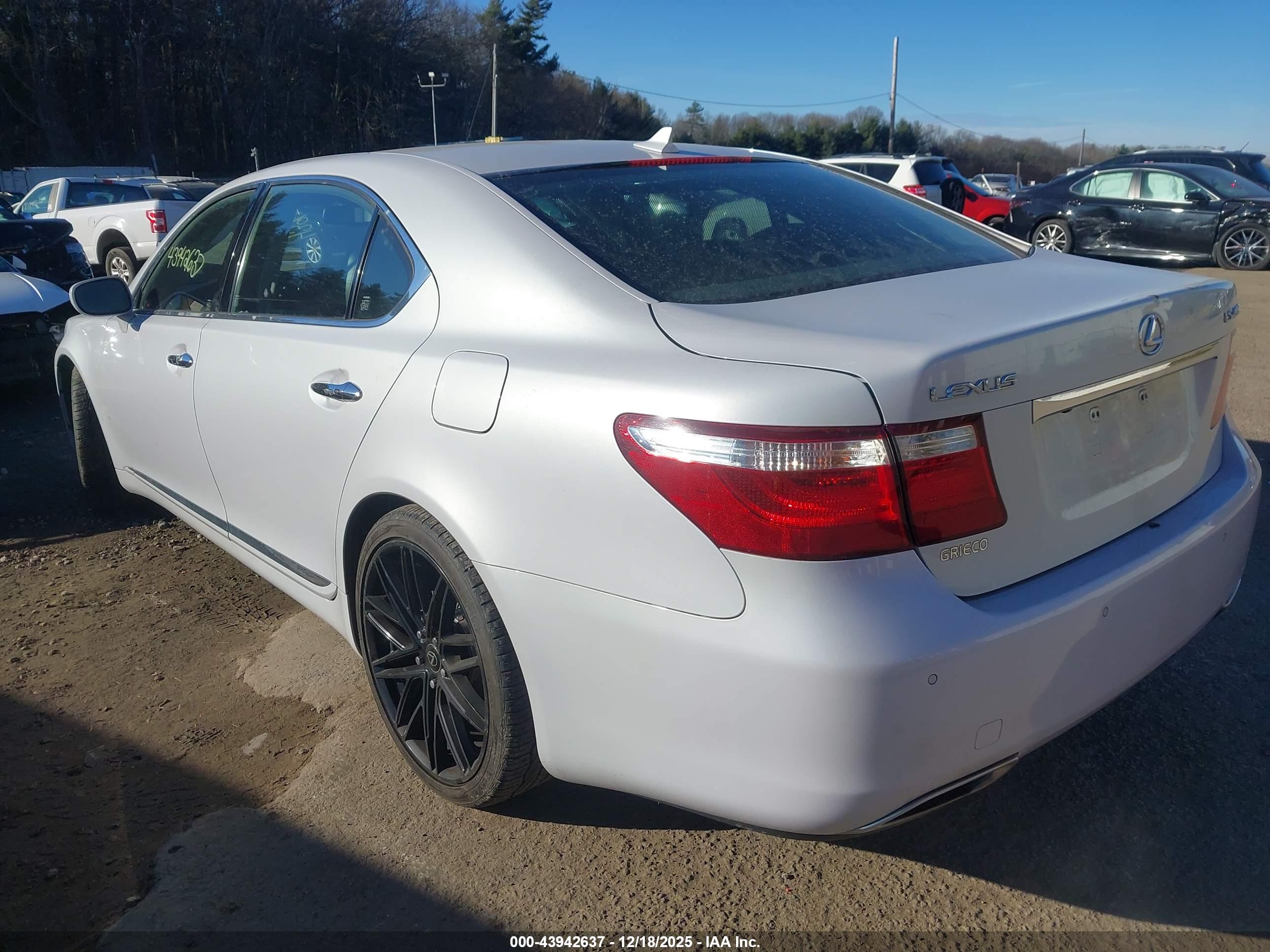 LEXUS LS image 3