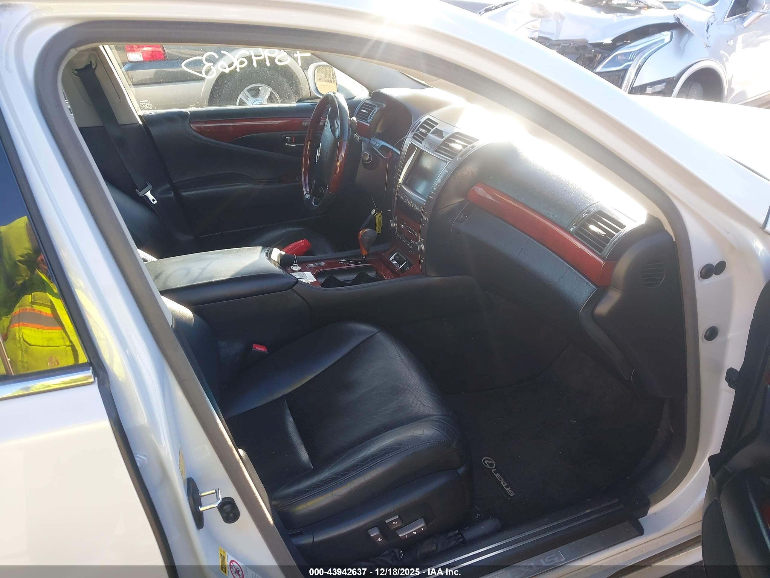LEXUS LS image 5