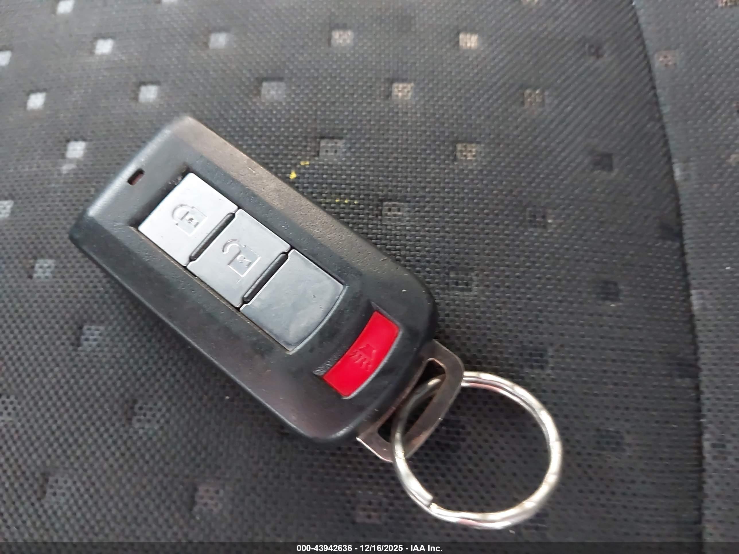 MITSUBISHI OUTLANDER image 11