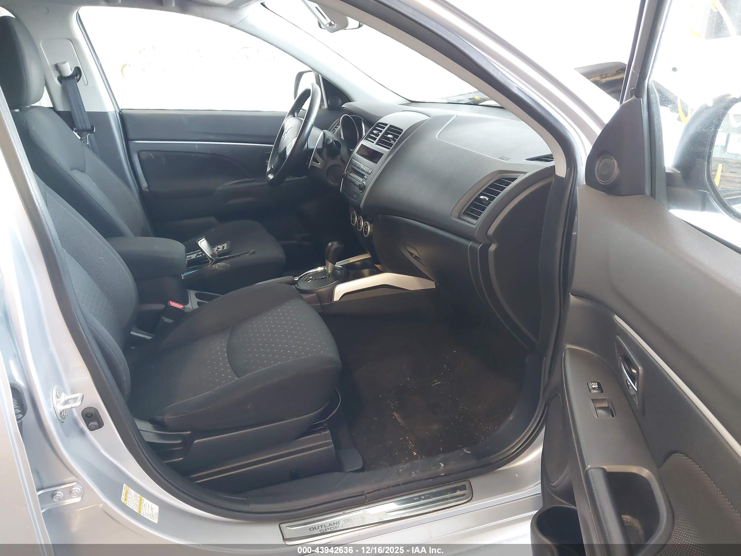 MITSUBISHI OUTLANDER image 5