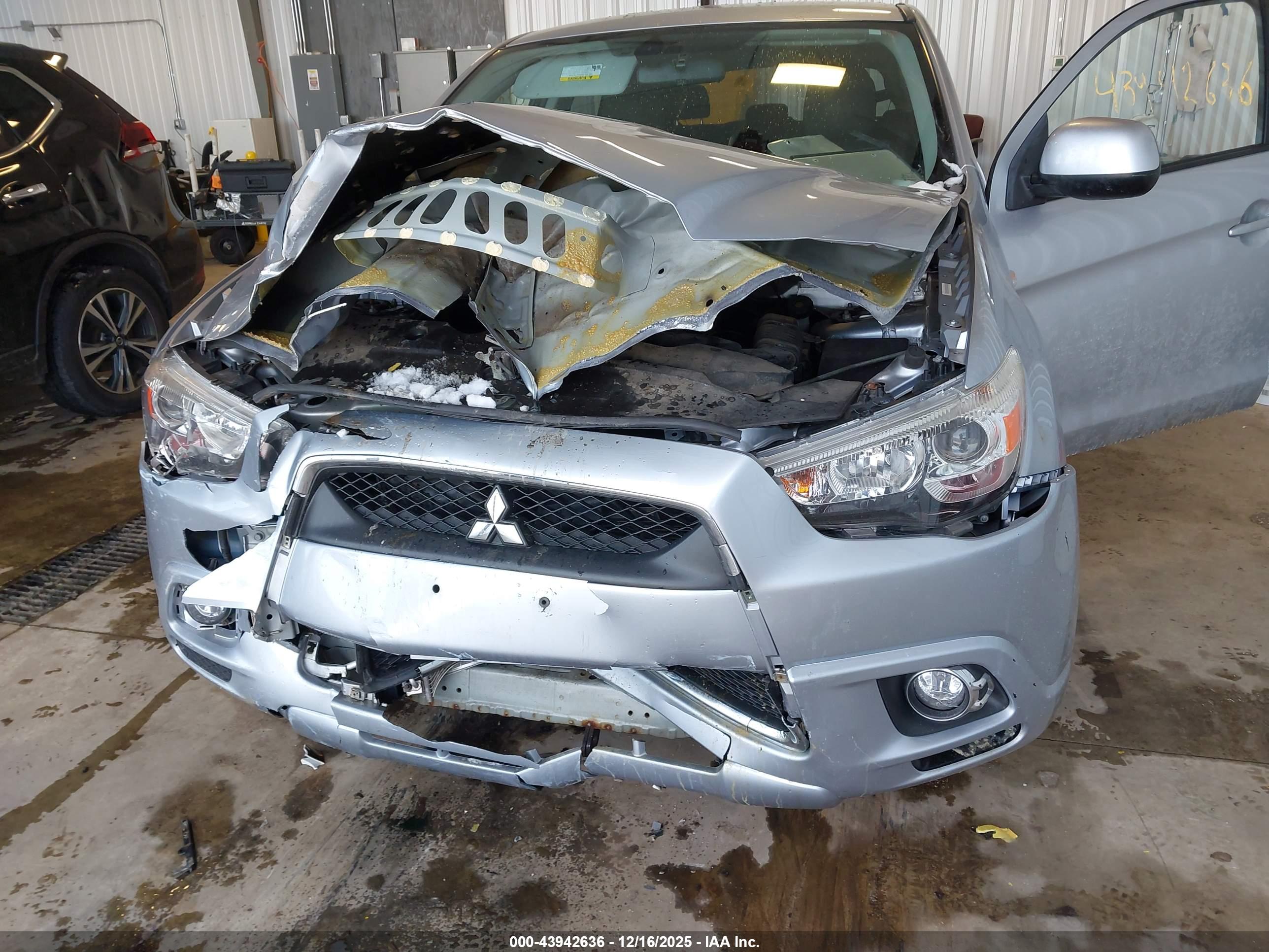 MITSUBISHI OUTLANDER image 6